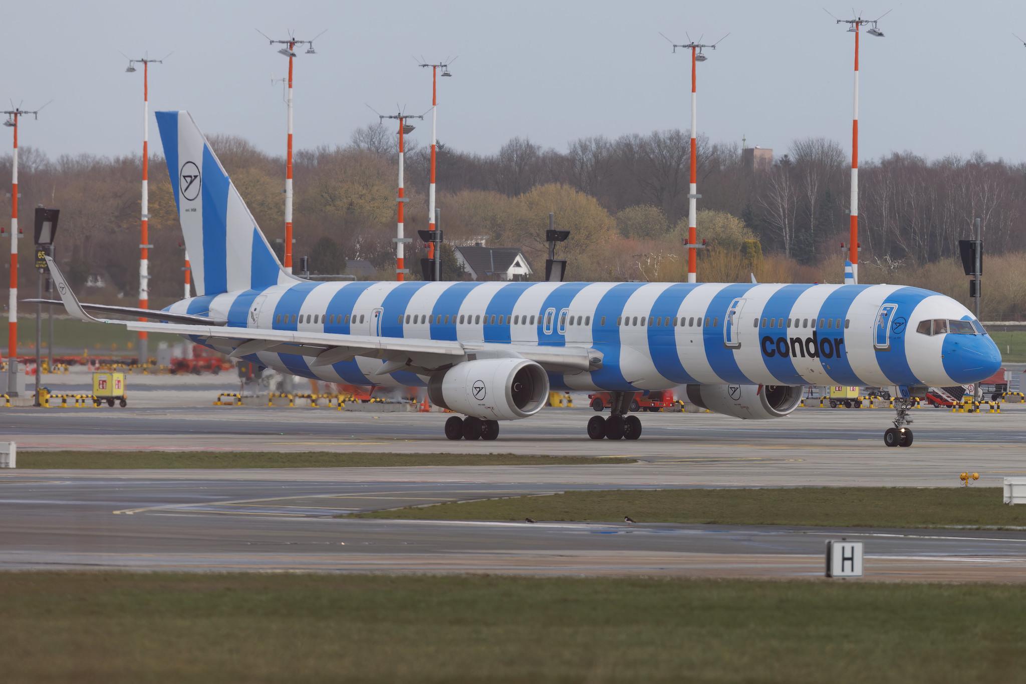 Hamburg Airport: Condor (DE / CFG) | Boeing 757-330 B753 | D-ABOI | MSN 29018