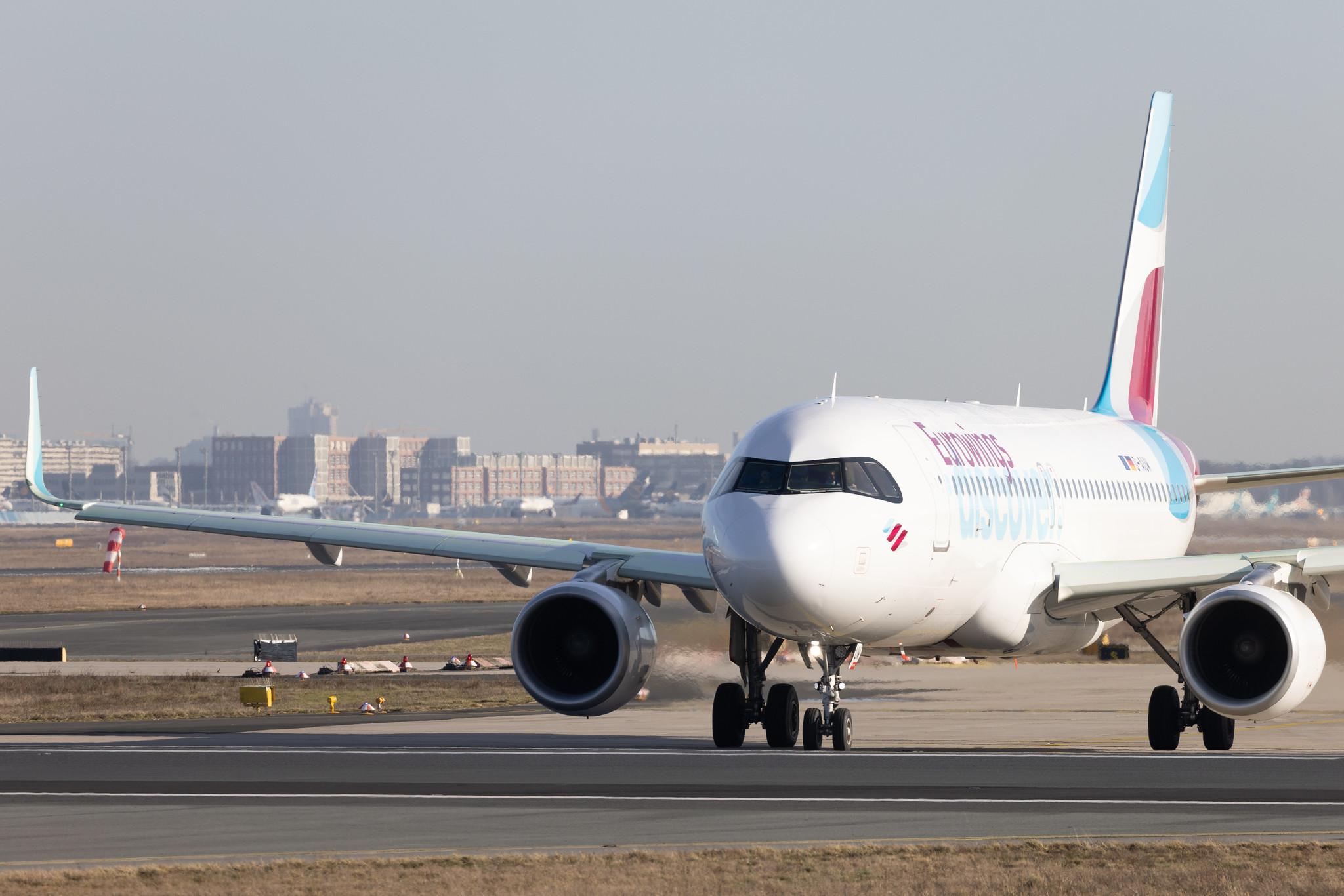 Frankfurt Airport: Eurowings Discover (4Y / OCN) | Airbus A320-214 A320 | D-AIUW | MSN 7251