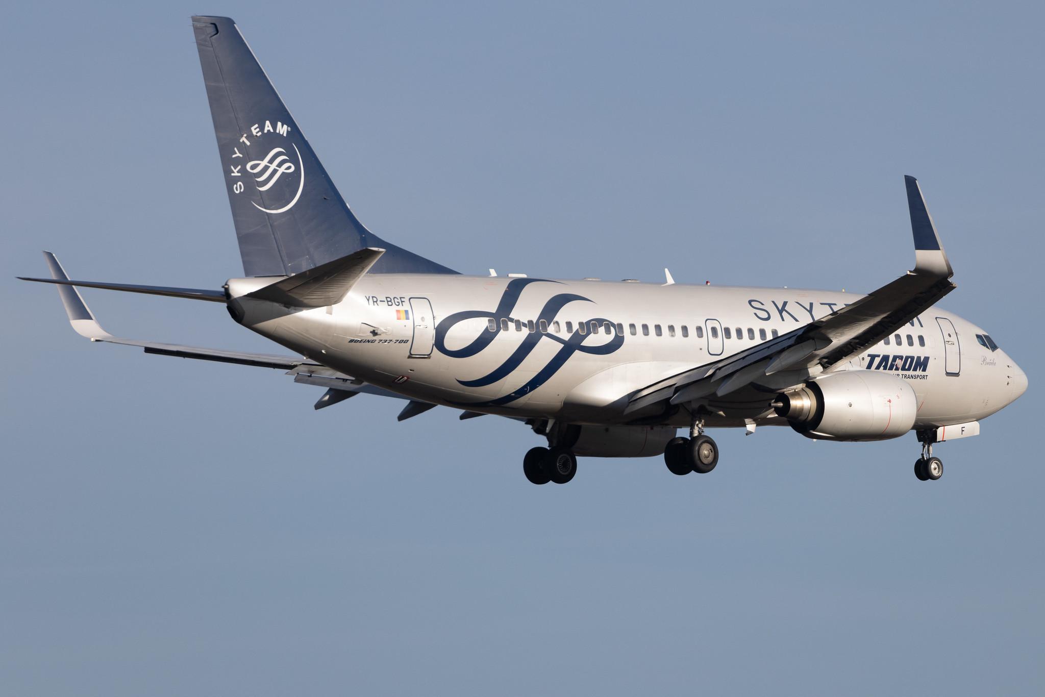 Frankfurt Airport: Tarom (RO / ROT) | Livery: SkyTeam Livery | Boeing 737-78J B737 | YR-BGF | MSN 28440