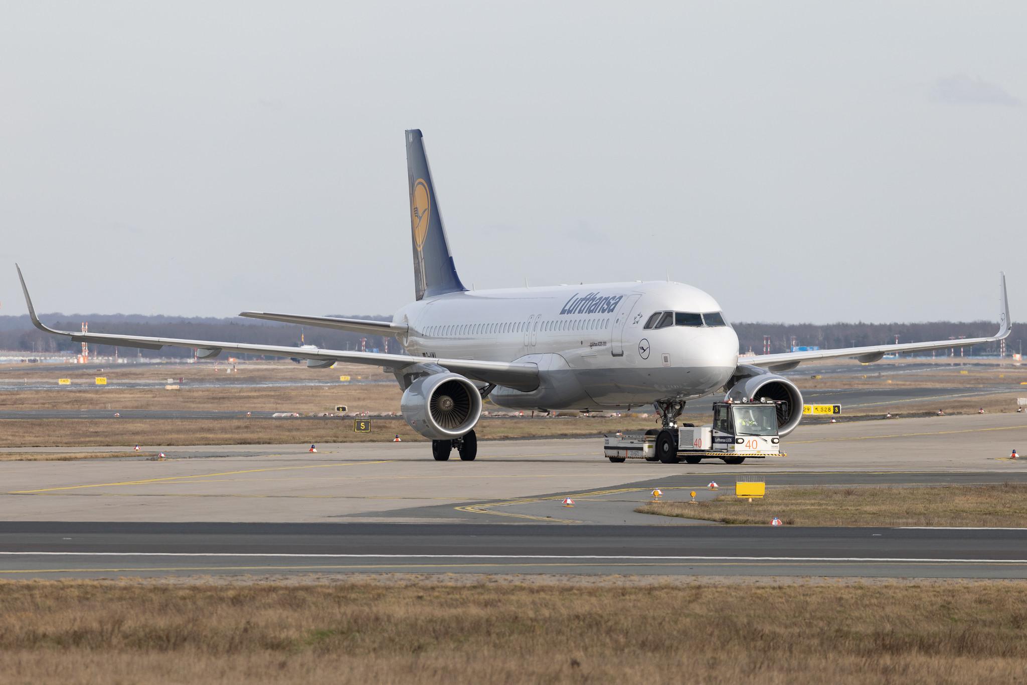 Frankfurt Airport: Lufthansa (LH / DLH) | Airbus A320-214 A320 | D-AIWA | MSN 7681
