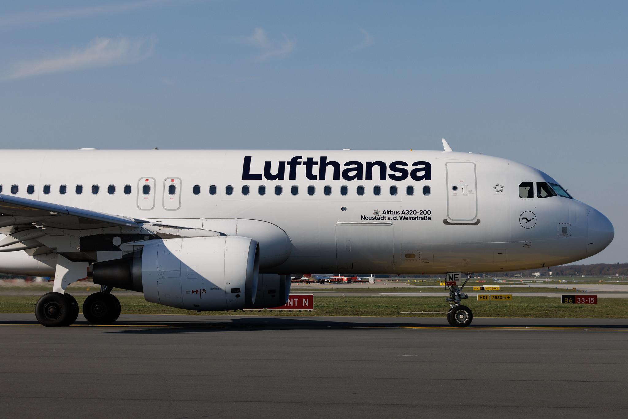 Hamburg Airport: Lufthansa (LH / DLH) | Airbus A320-214 A320 | D-AIWE | MSN 8680