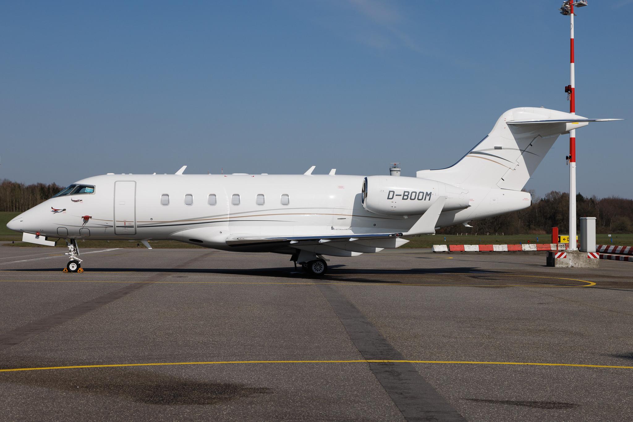 Hamburg Airport: Windrose Air Jetcharter | Bombardier Challenger 300 CL30 | D-BOOM | MSN 20172