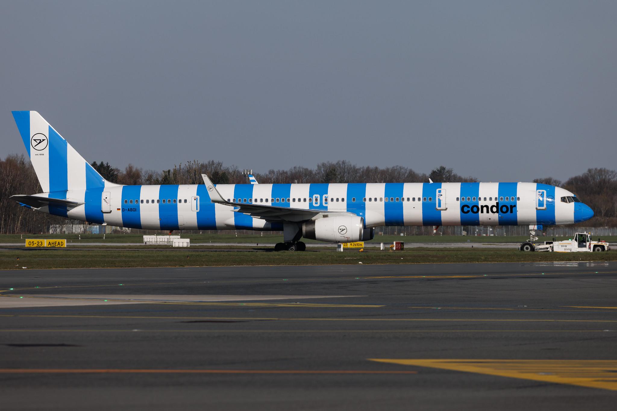 Hamburg Airport: Condor (DE / CFG) | Boeing 757-330 B753 | D-ABOI | MSN 29018
