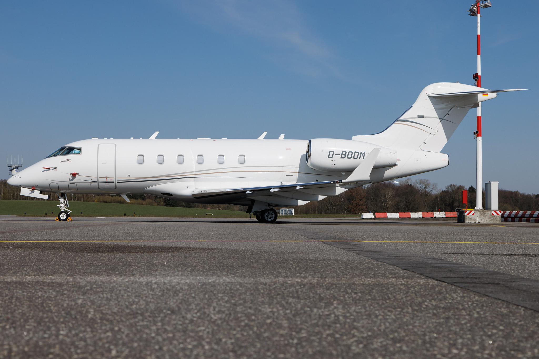 Hamburg Airport: Windrose Air Jetcharter | Bombardier Challenger 300 CL30 | D-BOOM | MSN 20172