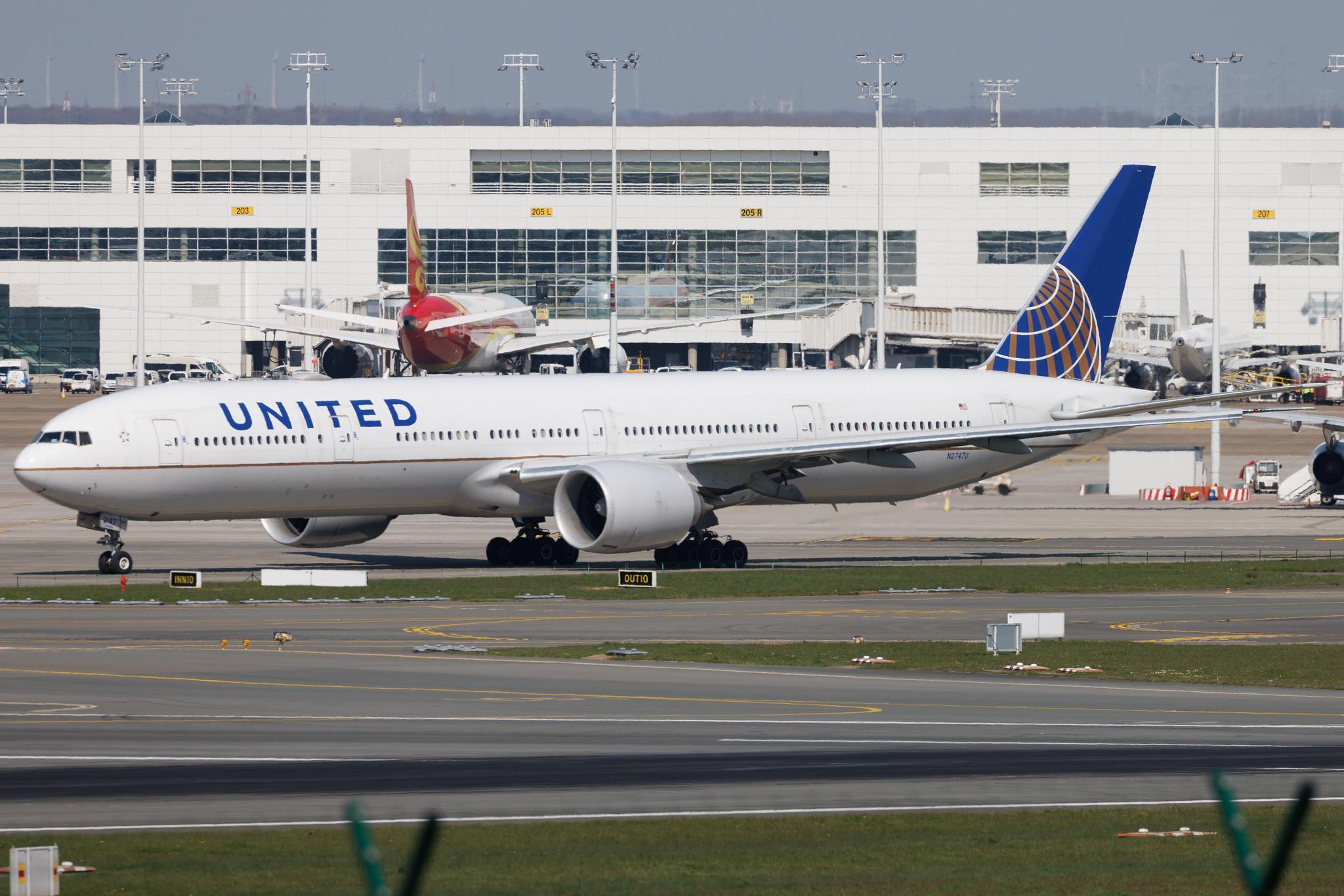 Brussels Airport: United Airlines (UA / UAL) | Boeing 777-322(ER) B77W | N2747U | MSN 64991
