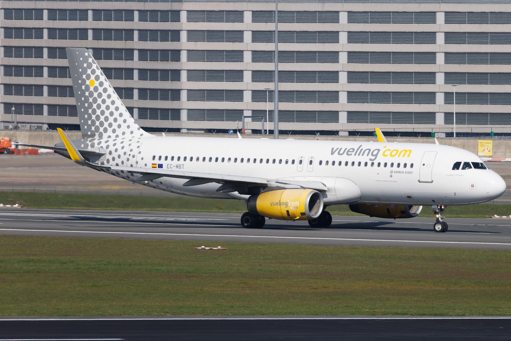 Brussels Airport: Vueling (VY / VLG) | Airbus A320-232 A320 | EC-MBT | MSN 6128