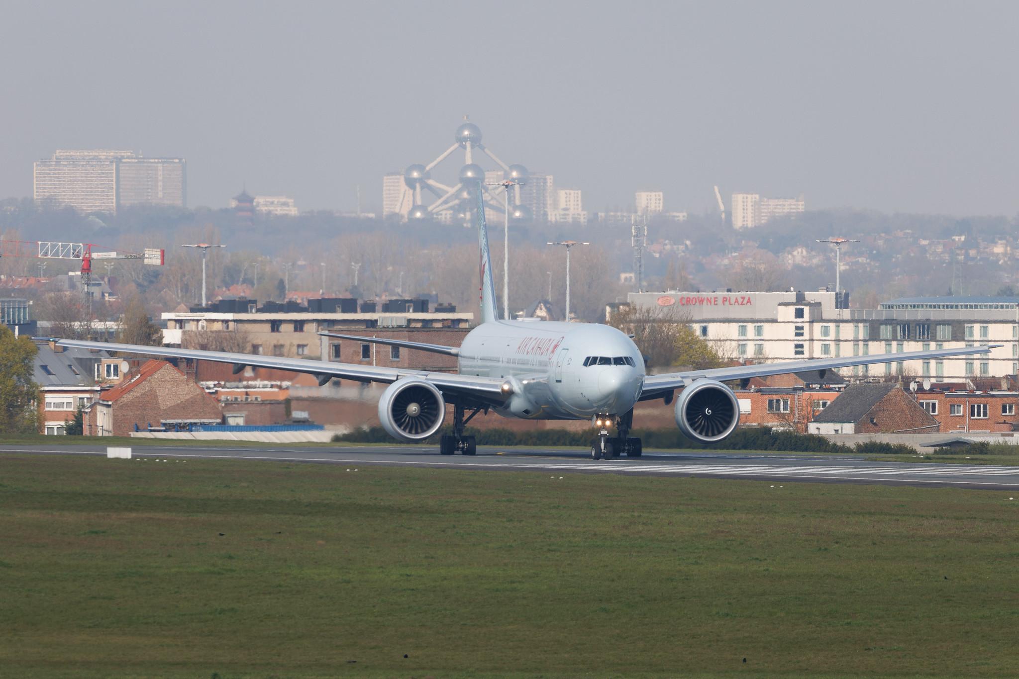 Brussels Airport: Air Canada (AC / ACA) | Boeing 777-333(ER) B77W | C-FRAM | MSN 35250