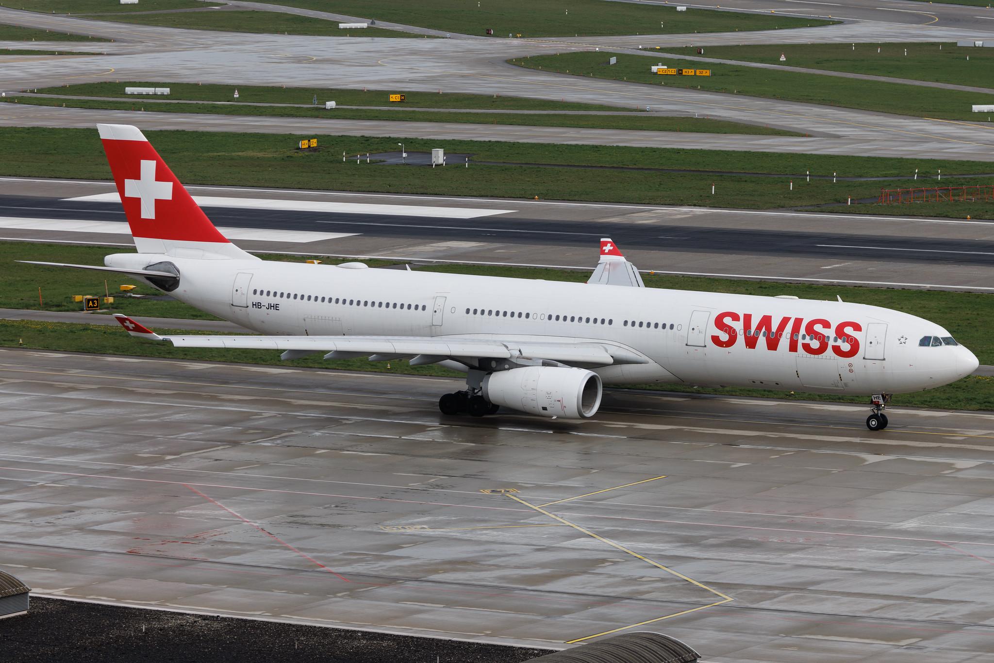 Flughafen Zürich: Swiss (LX / SWR) | Airbus A330-343 A333 | HB-JHE | MSN 1084