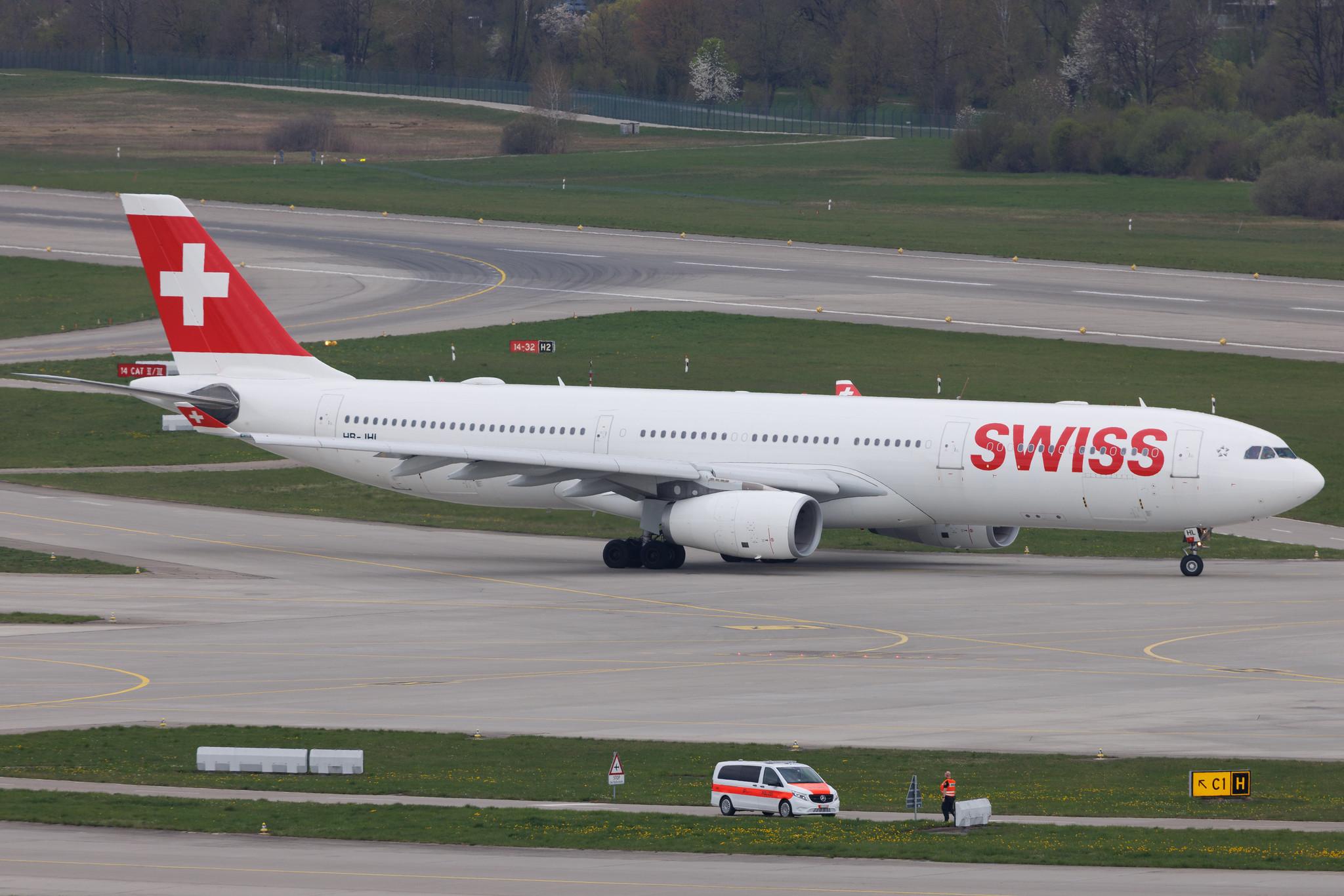 Flughafen Zürich: Swiss (LX / SWR) | Airbus A330-343 A333 | HB-JHL | MSN 1290