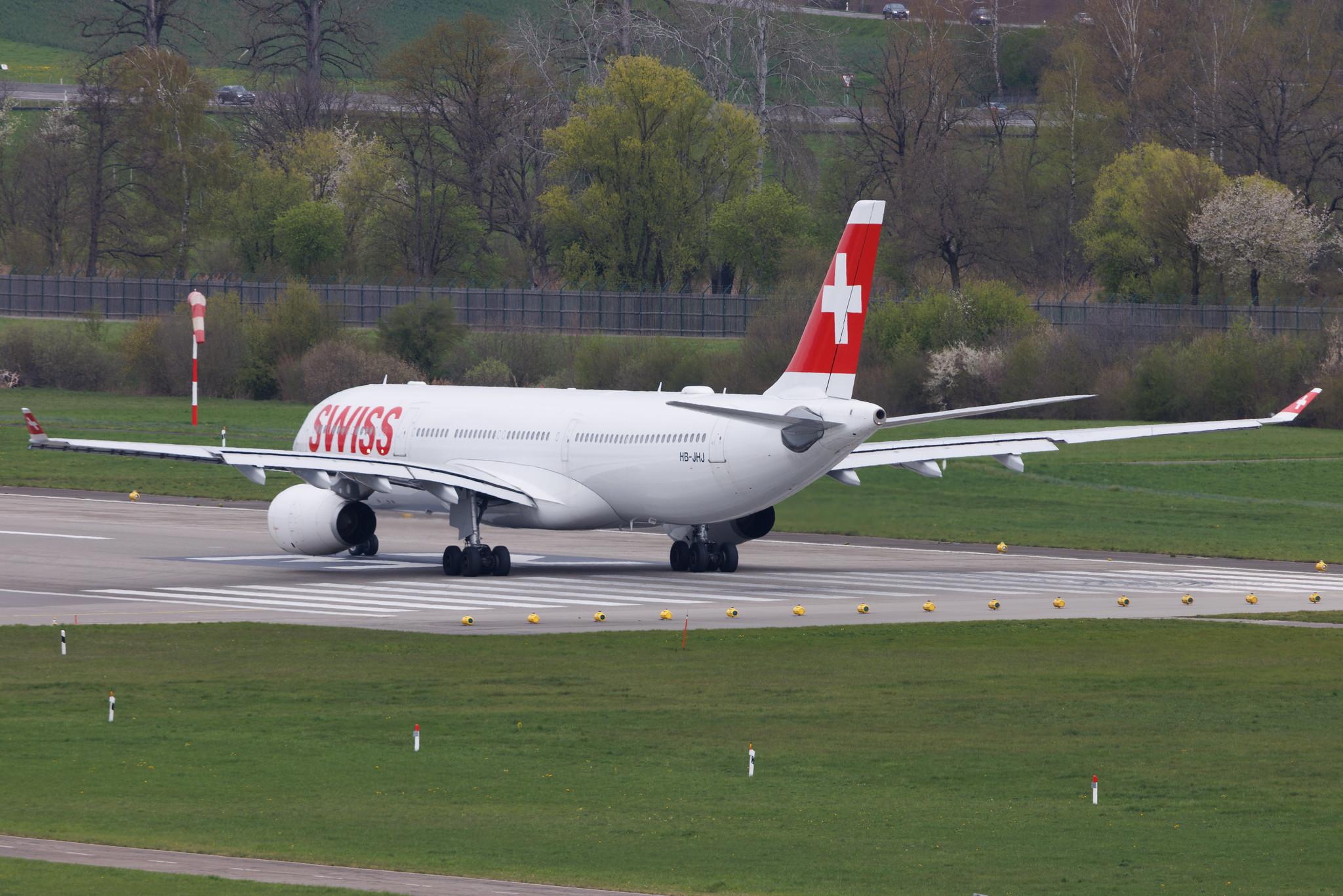 Flughafen Zürich: Swiss (LX / SWR) | Boeing 777-3DE(ER) B77W | HB-JNG | MSN 62752