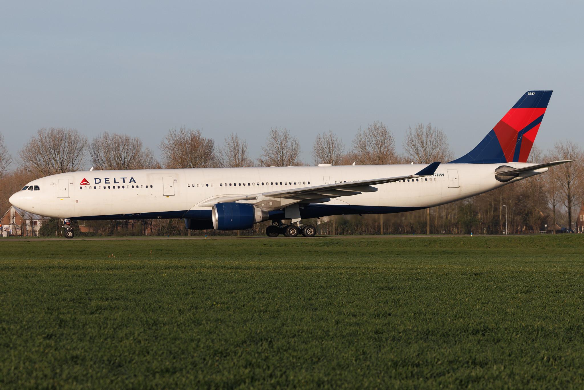 Amsterdam Schiphol: Delta Air Lines (DL / DAL) | Airbus A330-323 A333 | N817NW | MSN 0843