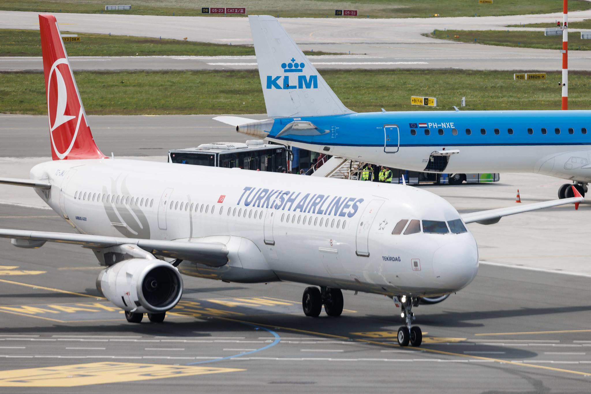 Hamburg Airport: Turkish Airlines (TK / THY) | Airbus A321-231 A321 | TC-JMJ | MSN 3688