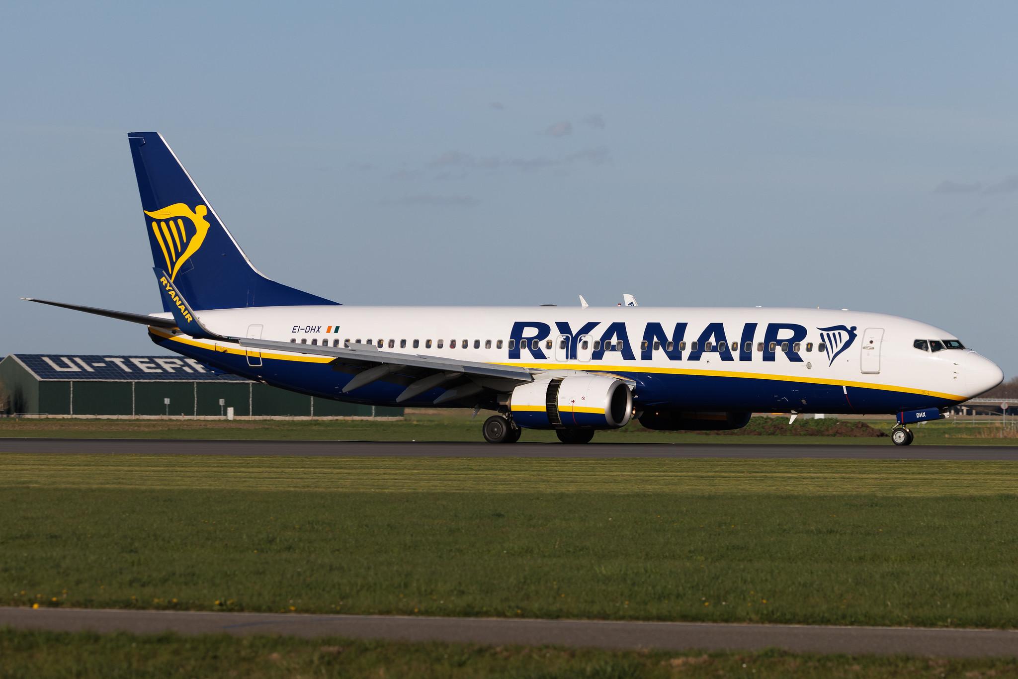 Amsterdam Schiphol: Ryanair (FR / RYR) | Boeing 737-8AS B738 | EI-DHX | MSN 33585