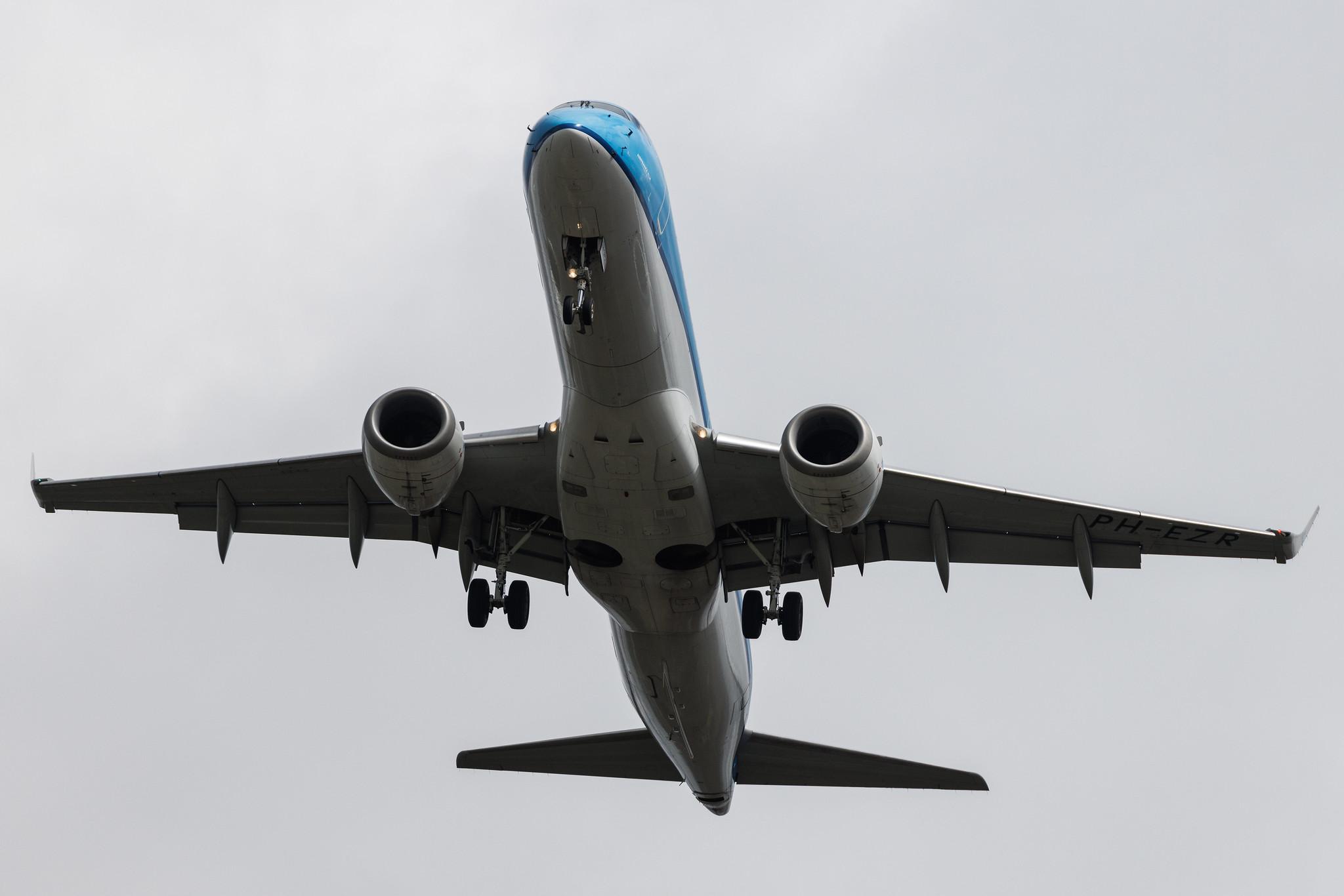 Amsterdam Schiphol: KLM (KL / KLM) | Operator: KLM Cityhopper | Embraer E190STD E190 | PH-EZR | MSN 19000375
