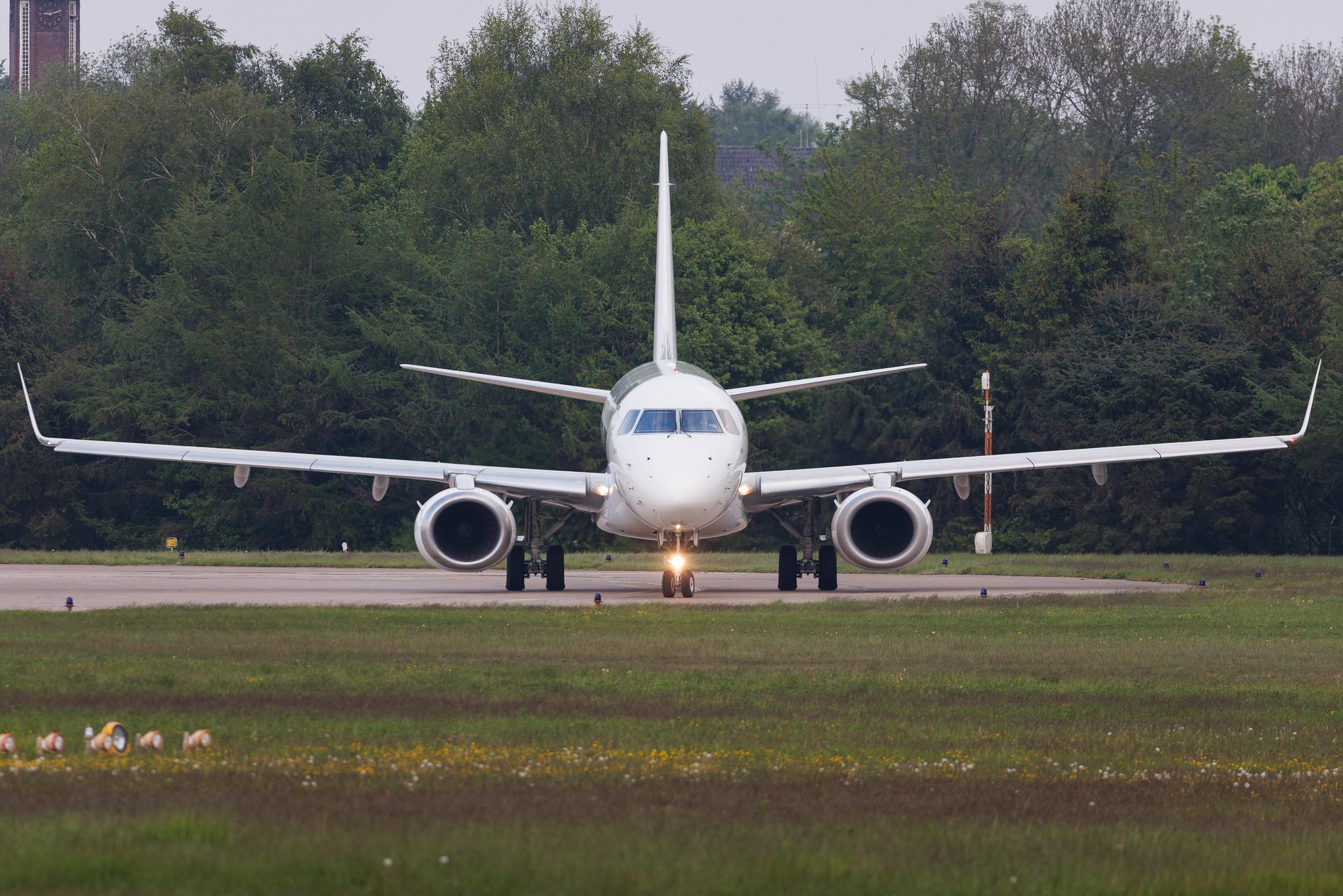 Hamburg Airport: TAP Express (TP / TAP) | Operator: Portugalia Airlines | Embraer E195LR E195 | CS-TAW | MSN 19000303