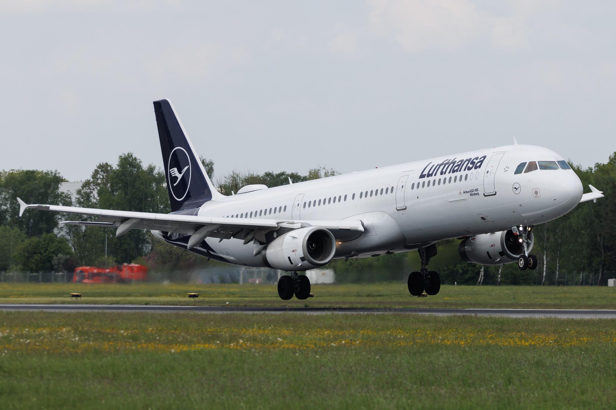 Hamburg Airport: Lufthansa (LH / DLH) | Airbus A321-131 A321 | D-AIRU | MSN 0692