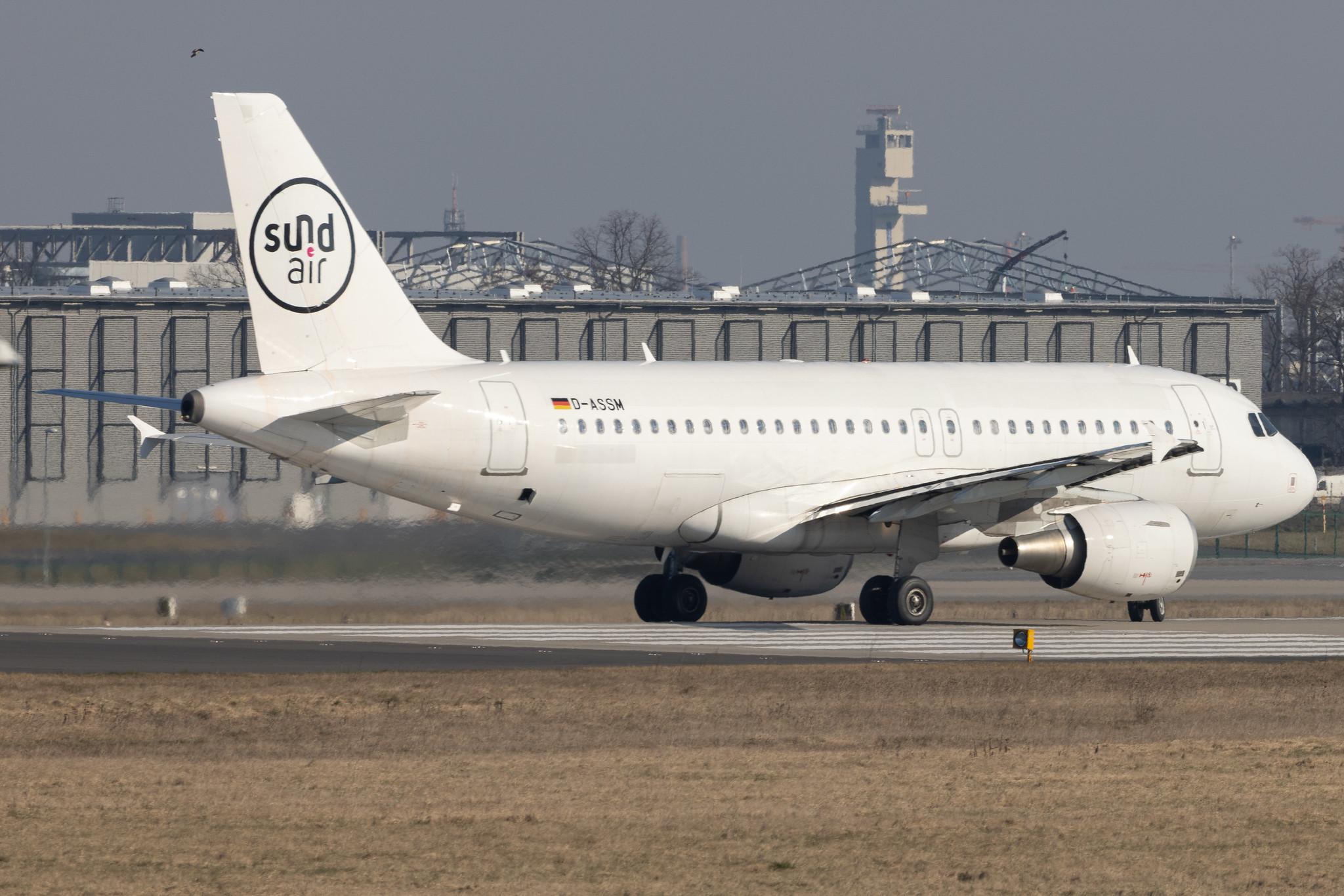 Flughafen Berlin Brandenburg: Sundair (SR / SDR) |  Airbus A319-112 A319 | D-ASSM | MSN 04691