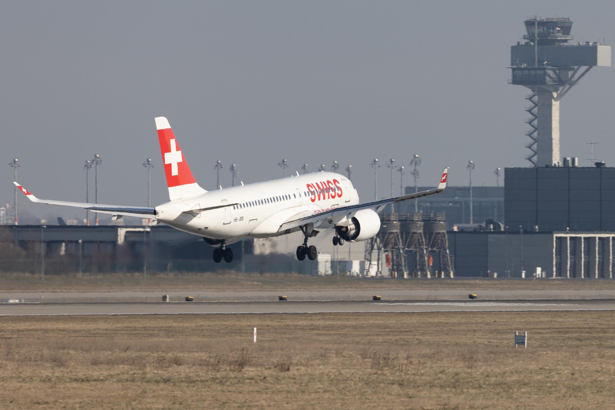 Flughafen Berlin Brandenburg: Swiss (LX / SWR) |  Airbus A220-100 BCS1 | HB-JBB | MSN 50011