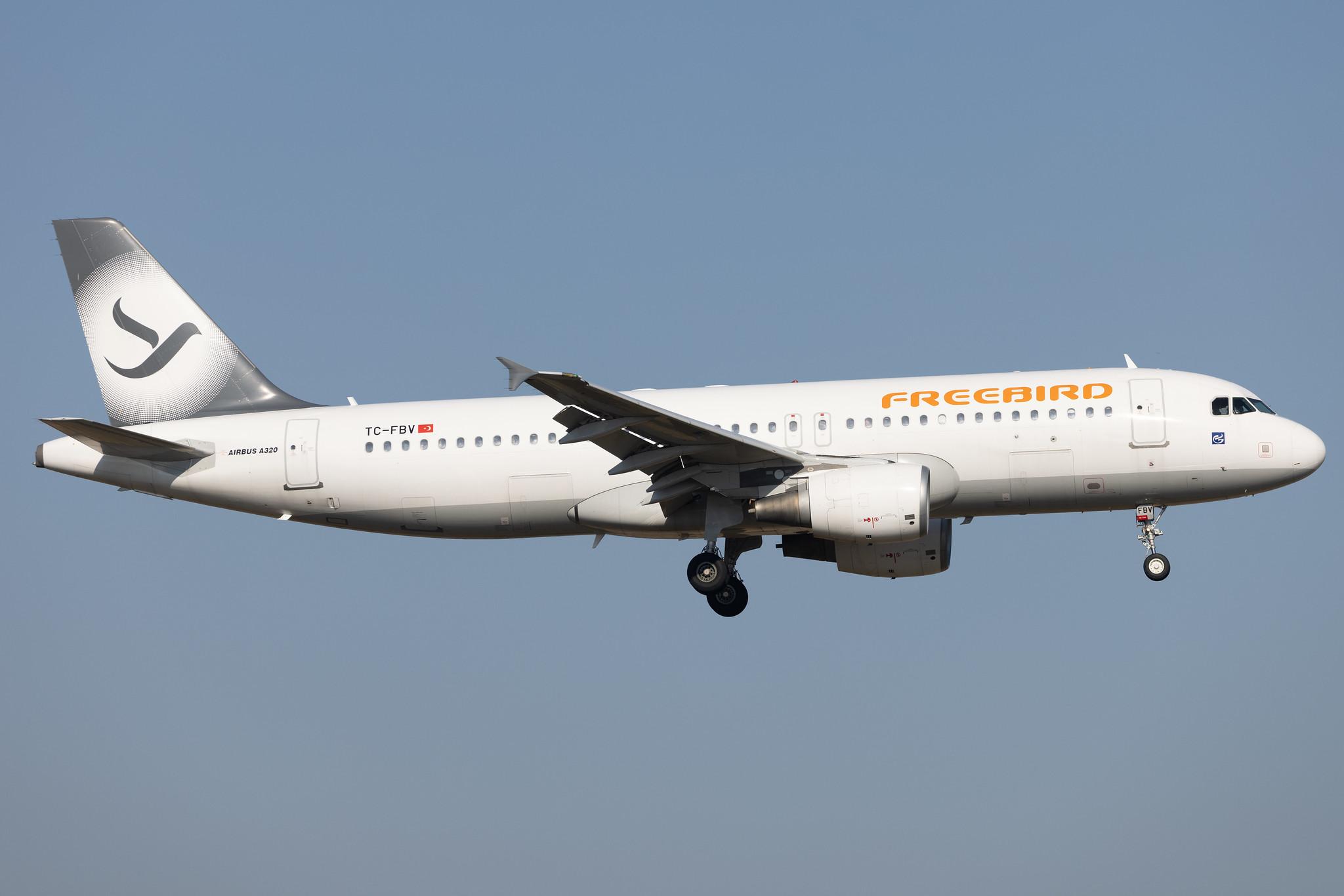 Flughafen Berlin Brandenburg: Freebird Airlines (FH / FHY) |  Airbus A320-214 A320 | TC-FBV | MSN 4658