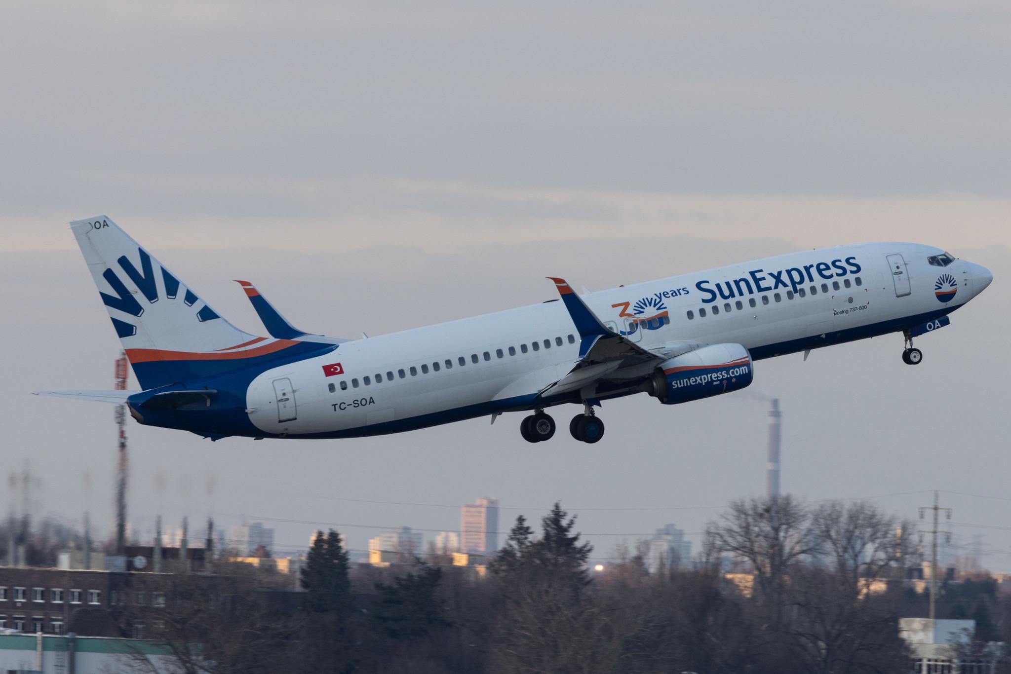 Flughafen Berlin Brandenburg: SunExpress (XQ / SXS) | Boeing 737-8HC B738 | TC-SOA | MSN 61184