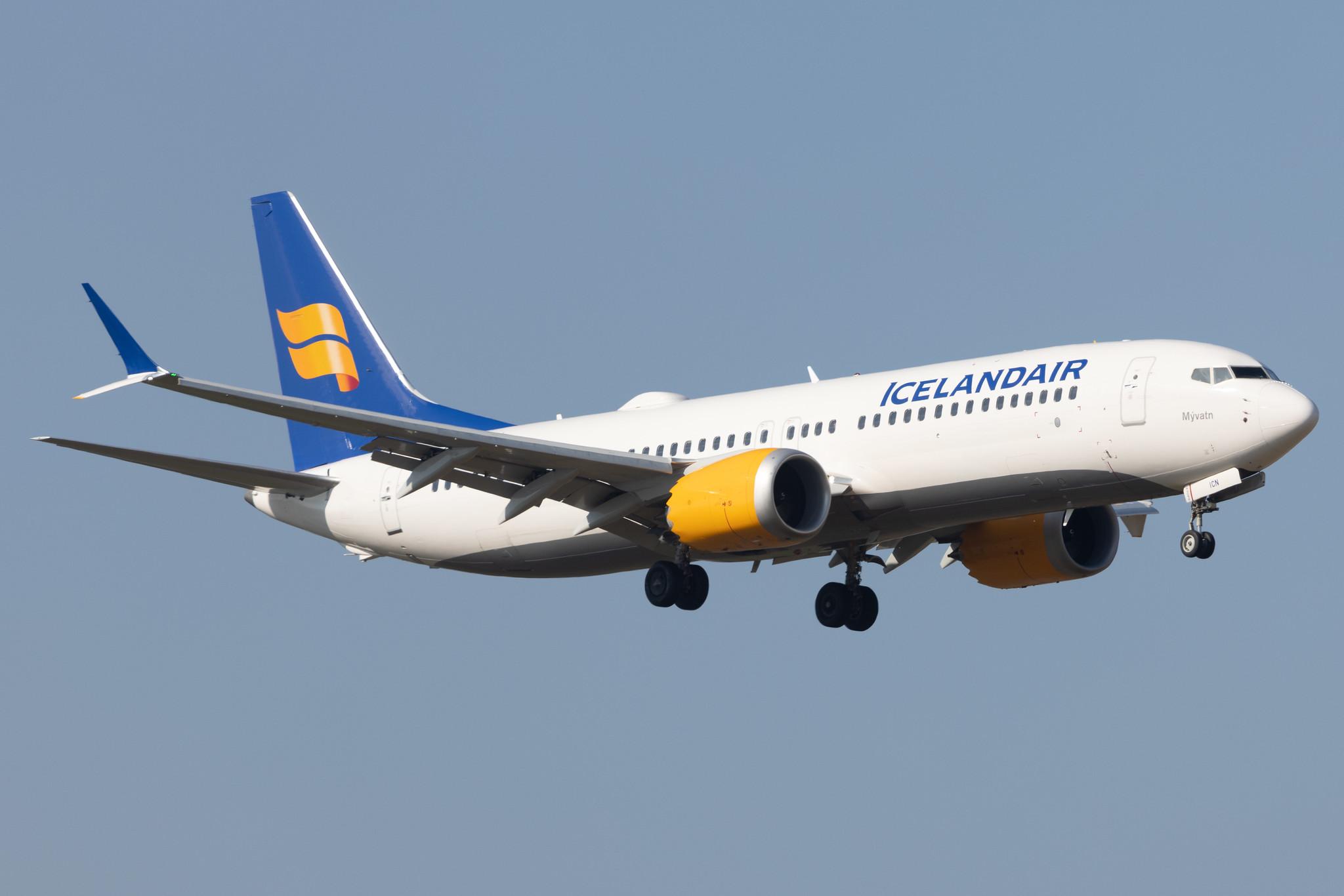 Flughafen Berlin Brandenburg: Icelandair (FI / ICE) | Boeing 737 MAX 8 B38M | TF-ICN | MSN 44356