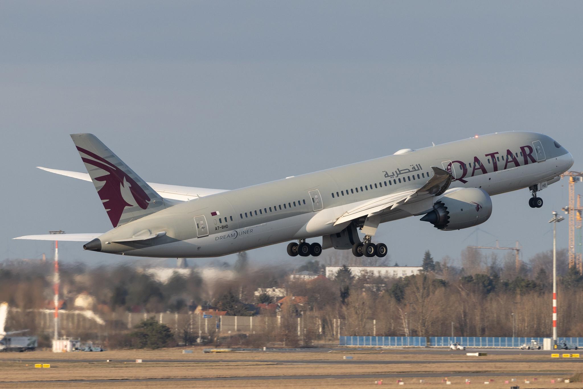 Flughafen Berlin Brandenburg: Qatar Airways (QR / QTR) | Boeing 787-9 Dreamliner B789 | A7-BHD | MSN 64216