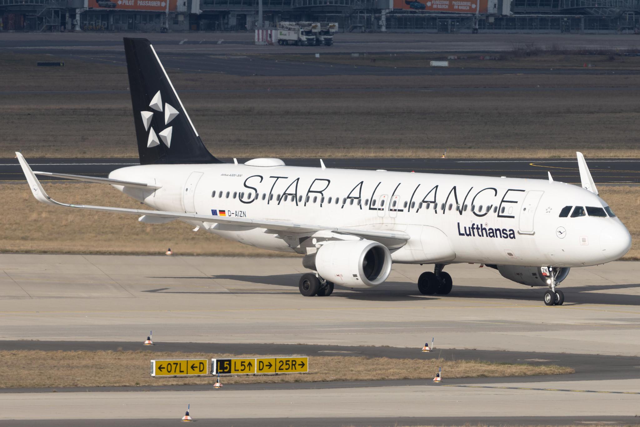 Flughafen Berlin Brandenburg: Lufthansa (LH / DLH) | Livery: Star Alliance Livery | Airbus A320-214 A320 | D-AIZN | MSN 5425