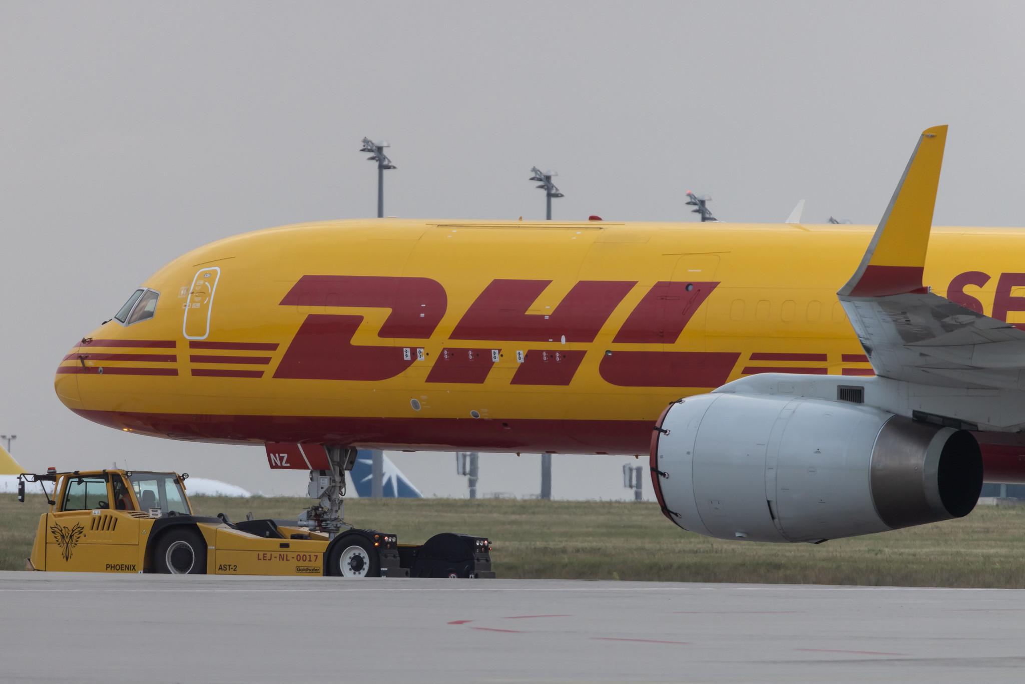 Leipzig Halle Airport: DHL (D0 / DHK) | Livery: Hello - Servus Austria Livery | Operator: DHL Air Austria | Boeing 757-223(PCF) B752 | OE-LNZ | MSN 32398