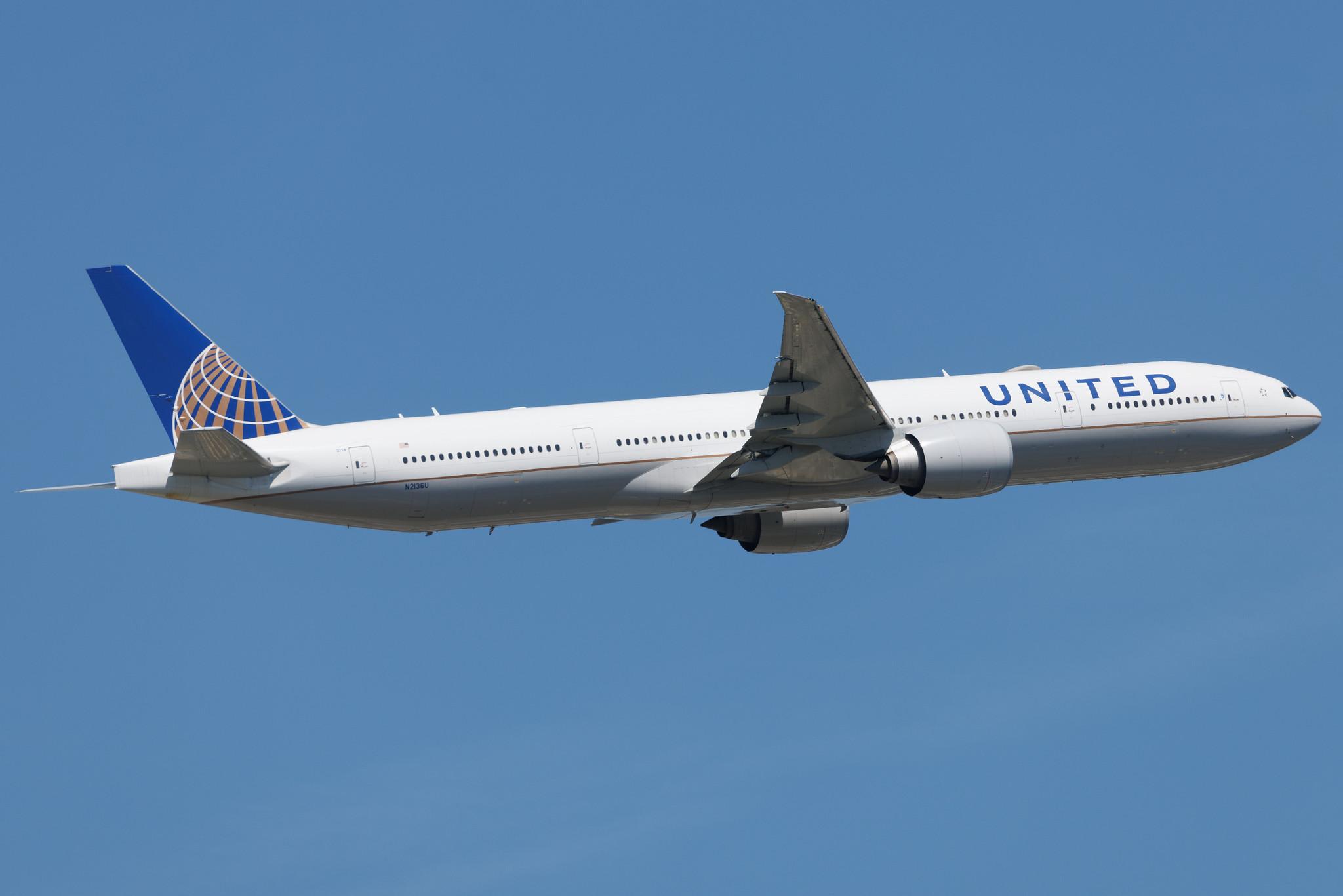 Frankfurt Airport: United Airlines (UA / UAL) | Boeing 777-322(ER) B77W | N2136U | MSN 62648