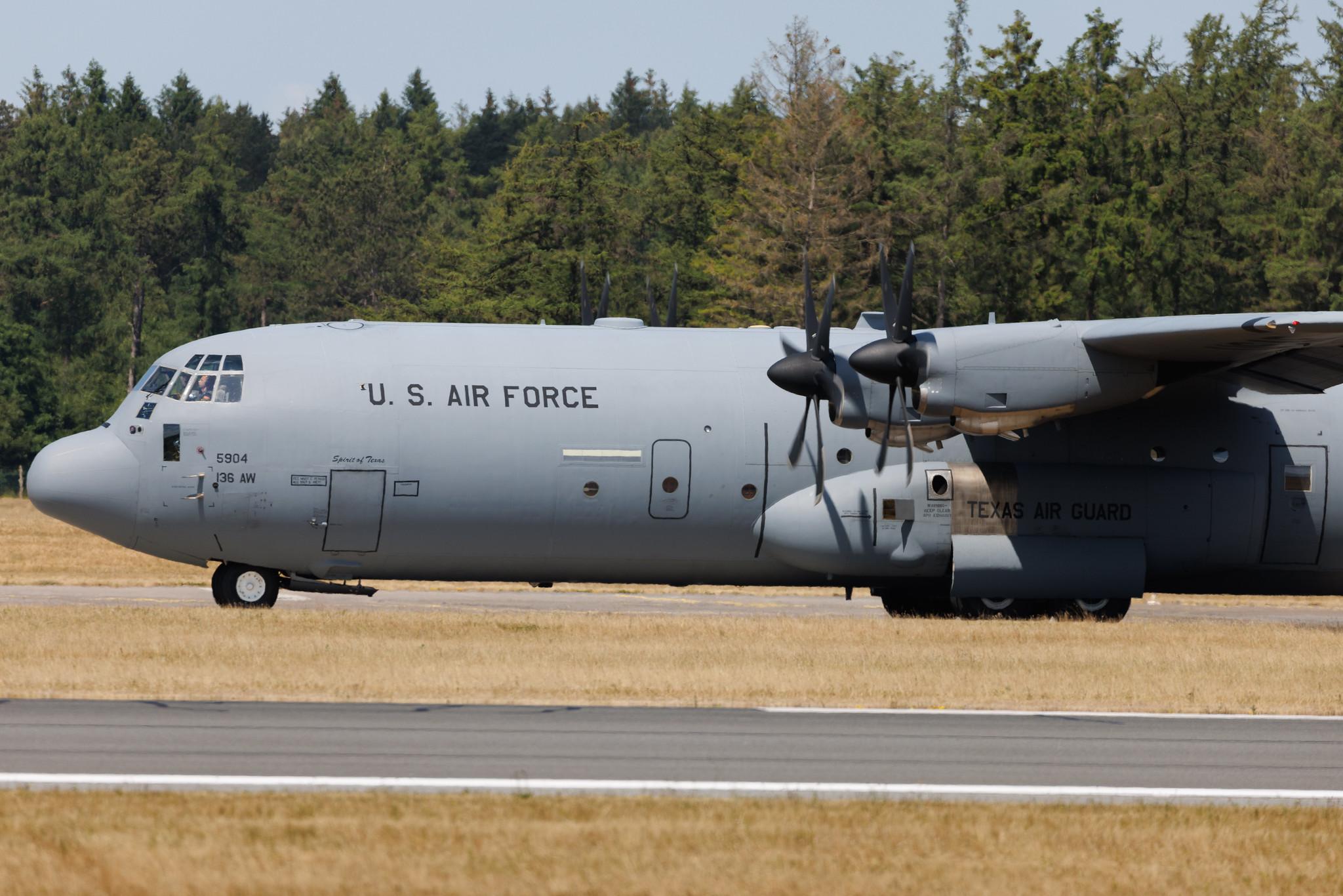 Fliegerhorst Hohn: United States Air Force (USAF) | Lockheed Martin C-130J-30 Hercules C130 | 17-5904 | MSN 382-5904