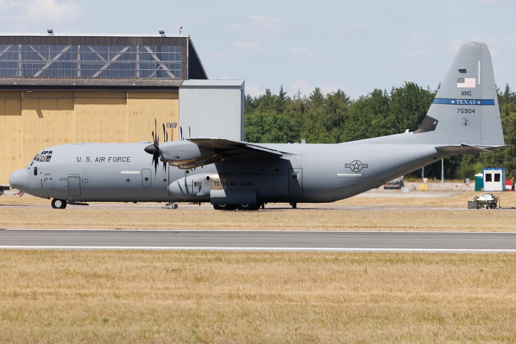 Fliegerhorst Hohn: United States Air Force (USAF) | Lockheed Martin C-130J-30 Hercules C130 | 17-5904 | MSN 382-5904