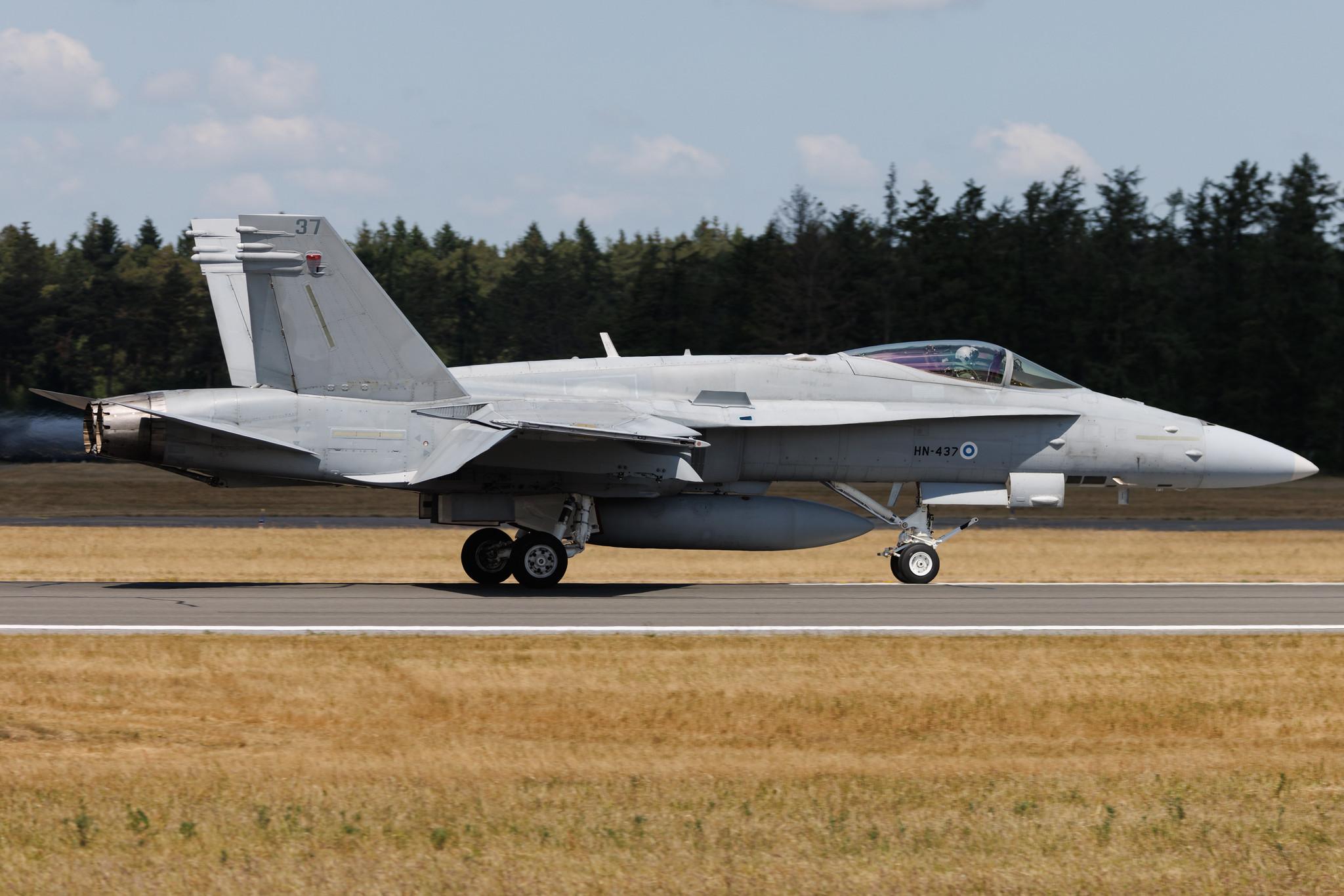 Fliegerhorst Hohn: Finland - Air Force | McDonnell Douglas F/A-18C Hornet F18 | HN-437 | MSN 1447/FNC037
