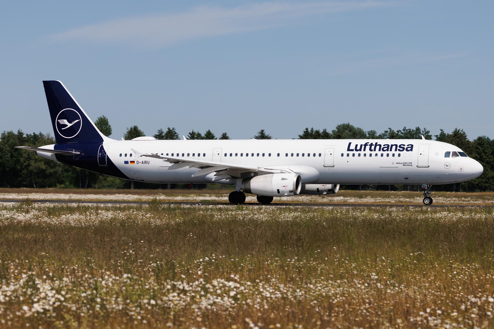 Hamburg Airport: Lufthansa (LH / DLH) | Airbus A321-131 A321 | D-AIRU | MSN 0692