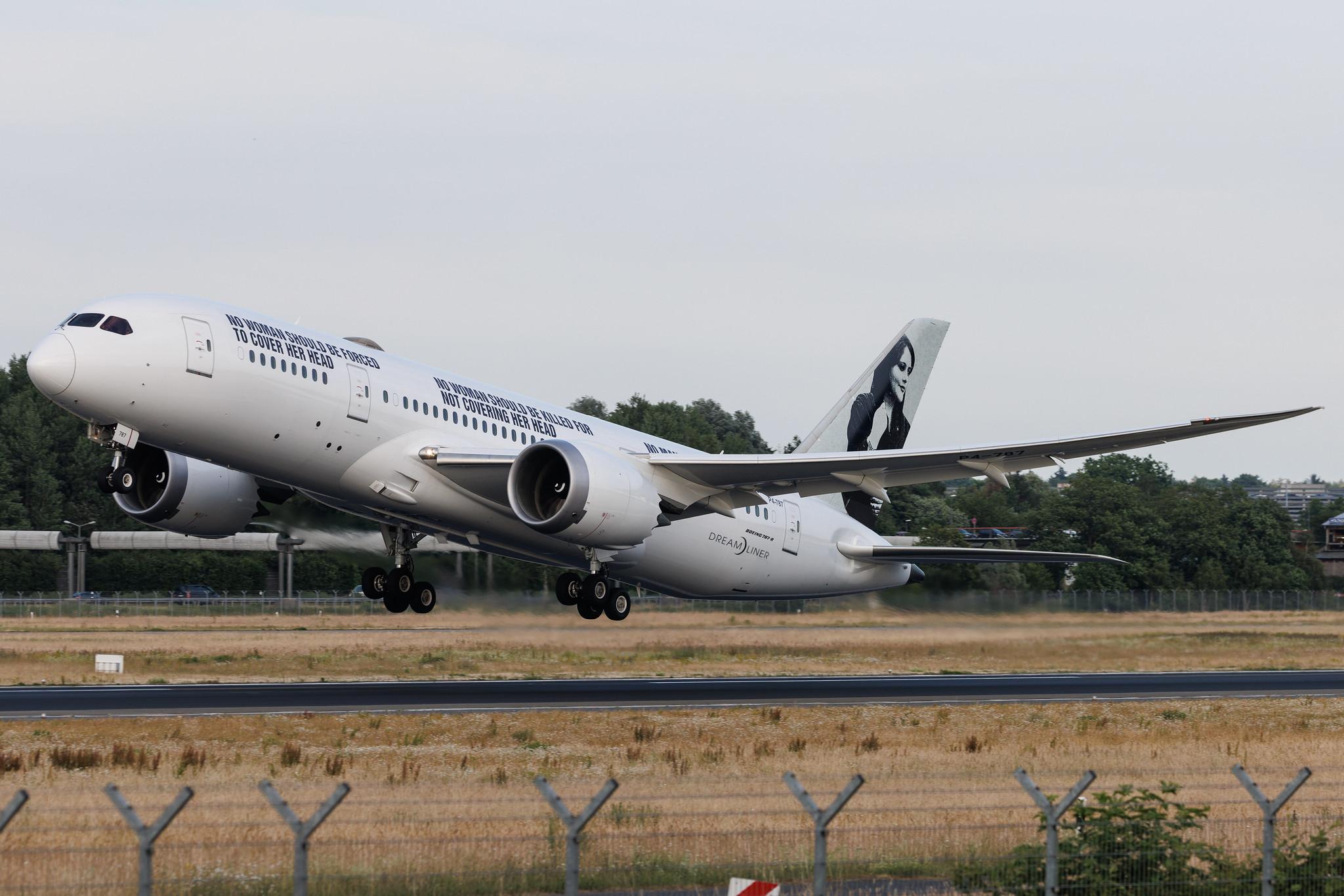 Hamburg Airport: Comlux Aruba (CS / CXB) | Boeing 787-8 Dreamliner B788 | P4-787 | MSN 35306
