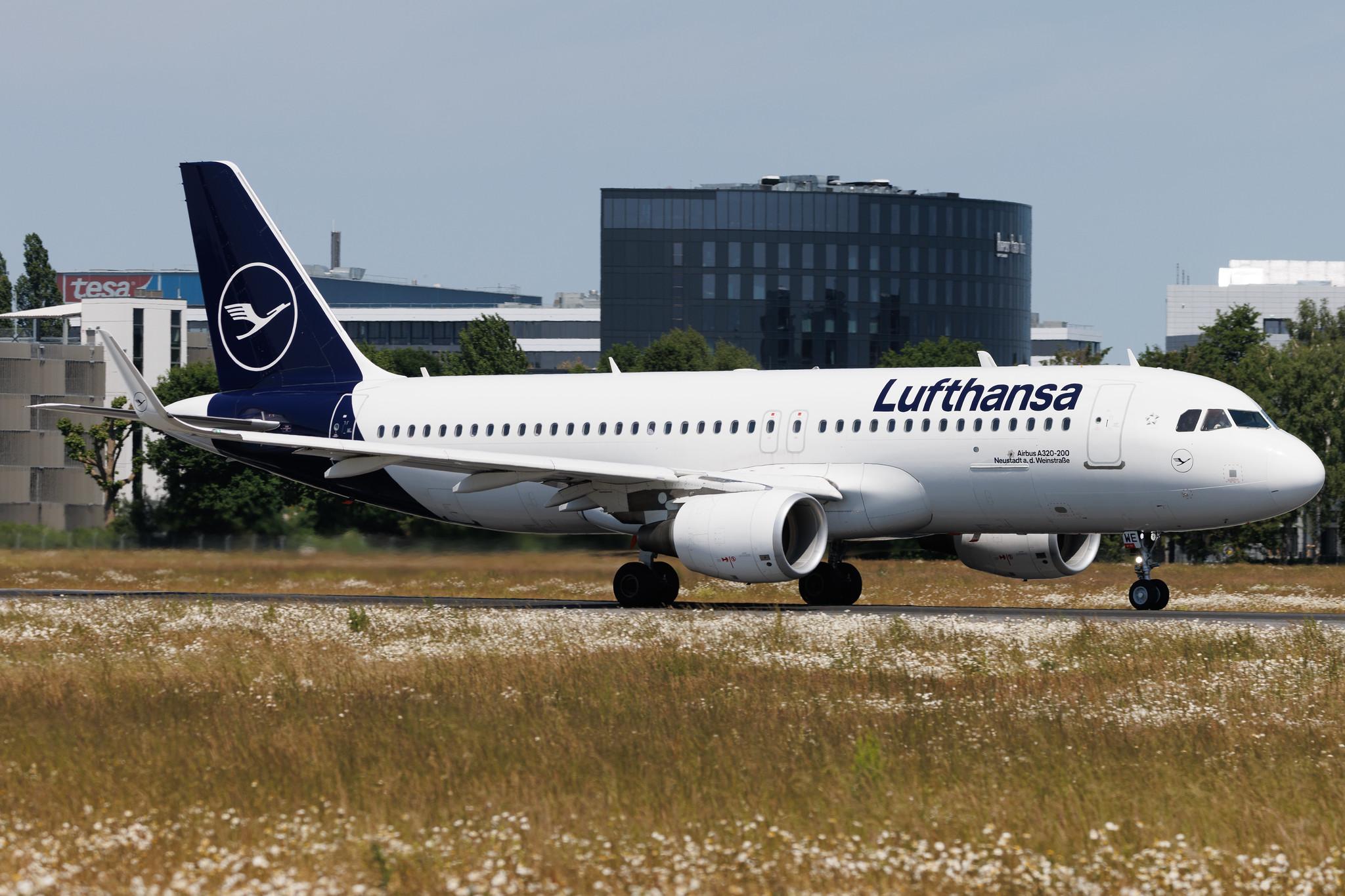 Hamburg Airport: Lufthansa (LH / DLH) | Airbus A320-214 A320 | D-AIWE | MSN 8680