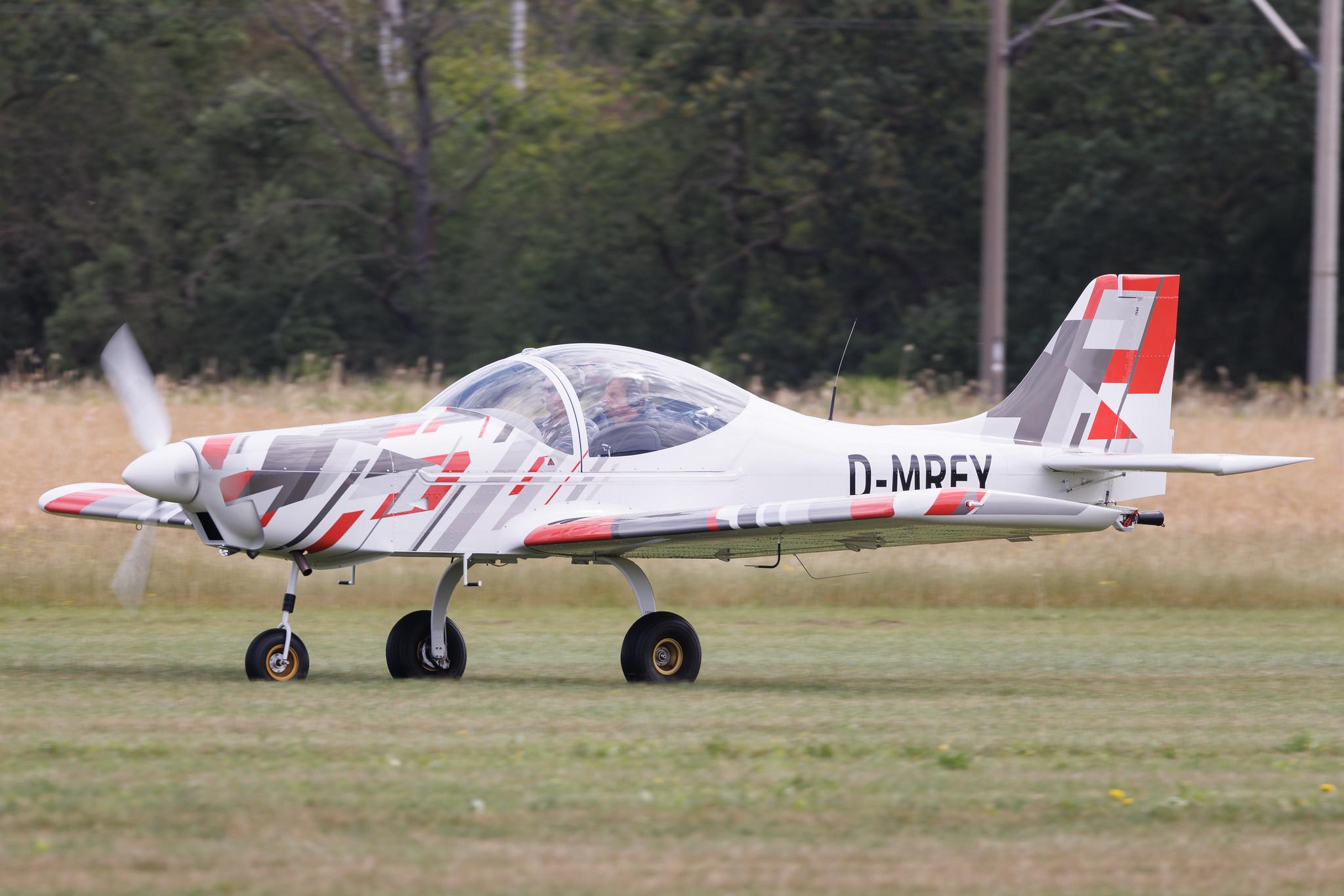 Flugplatz Bienenfarm: Private owner | Breezer B400 BREZ | D-MREY | MSN 168