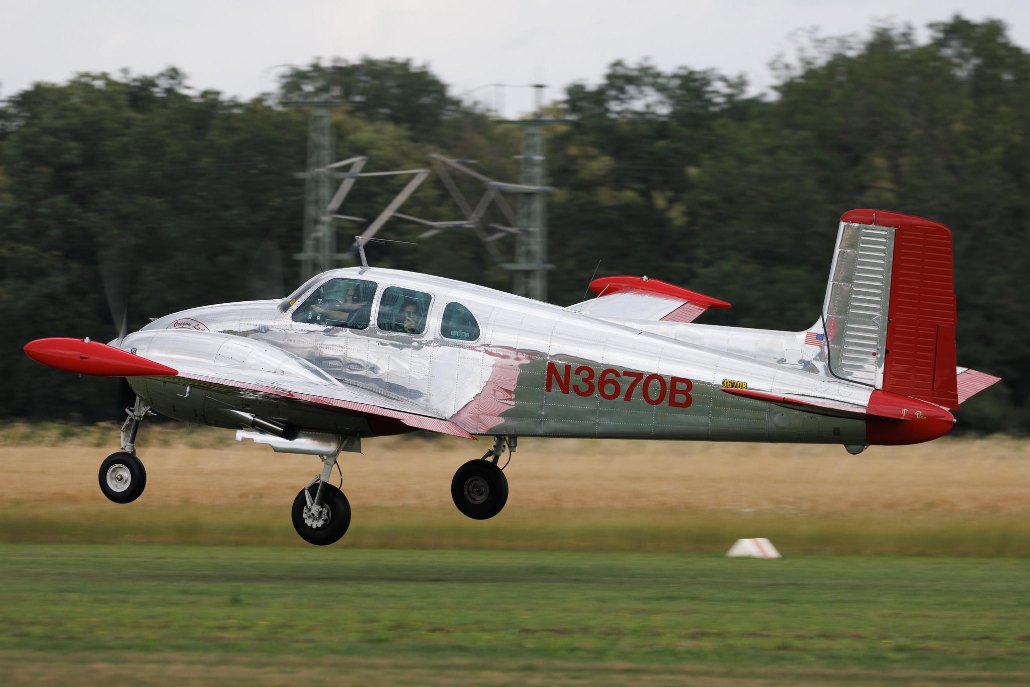 Flugplatz Bienenfarm: Private Owner | Beechcraft B50 Twin Bonanza | N3670B | MSN CH-63