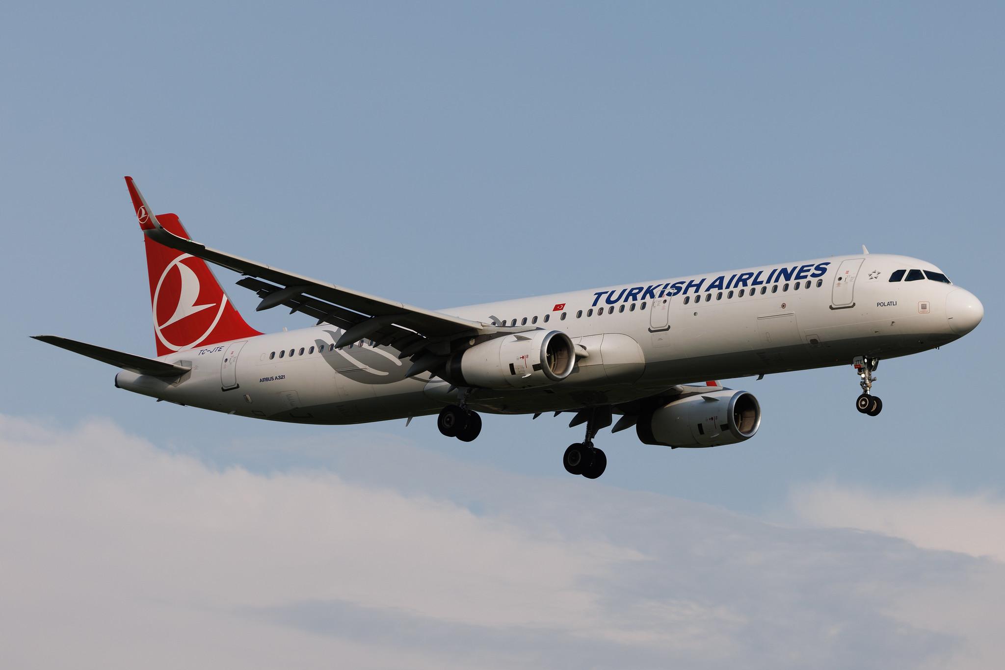 Hamburg Airport: Turkish Airlines (TK / THY) | Airbus A321-231 A321 | TC-JTE | MSN 6869