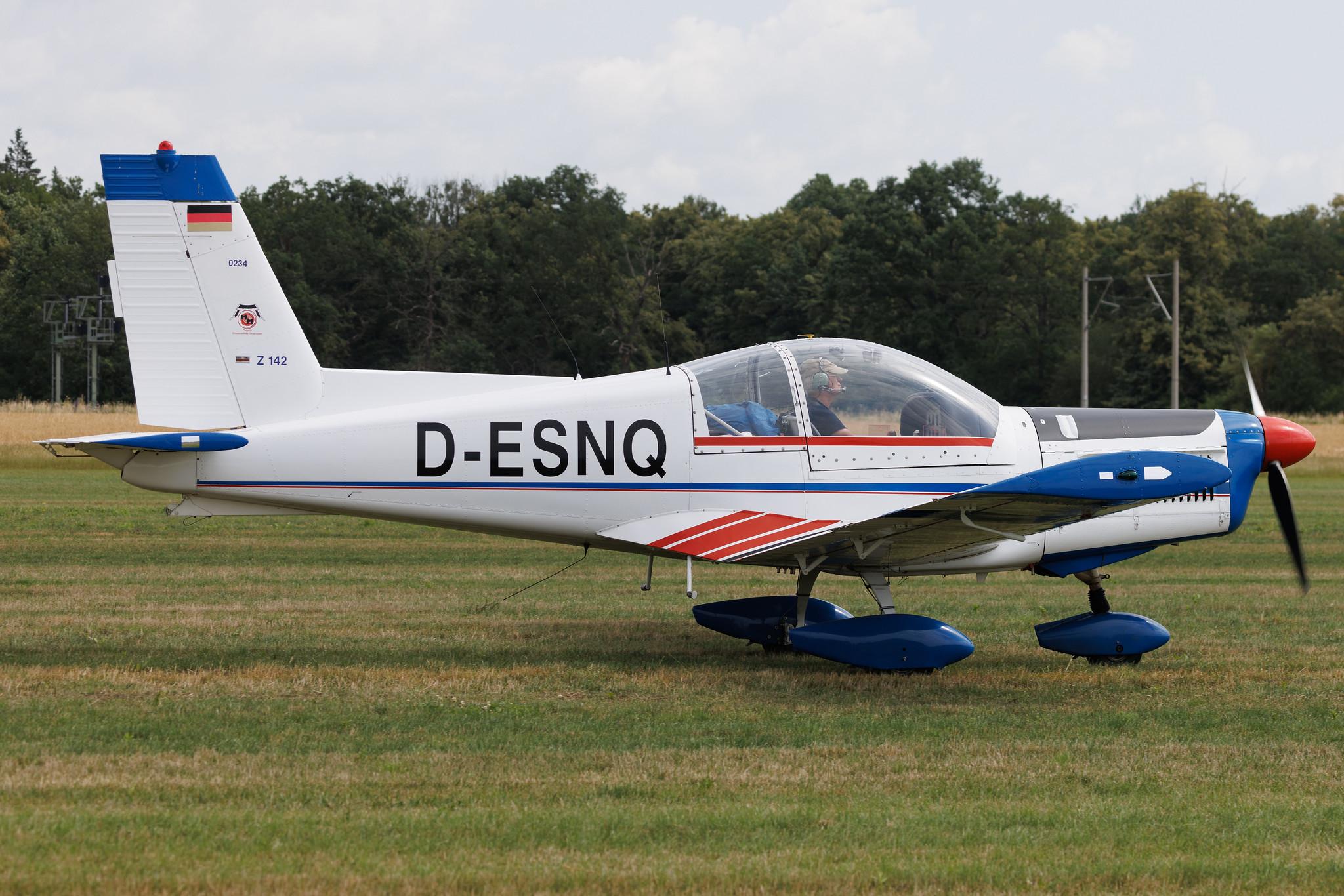 Flugplatz Bienenfarm: Private owner | Zlin 142 Z42 | D-ESNQ | MSN 0234