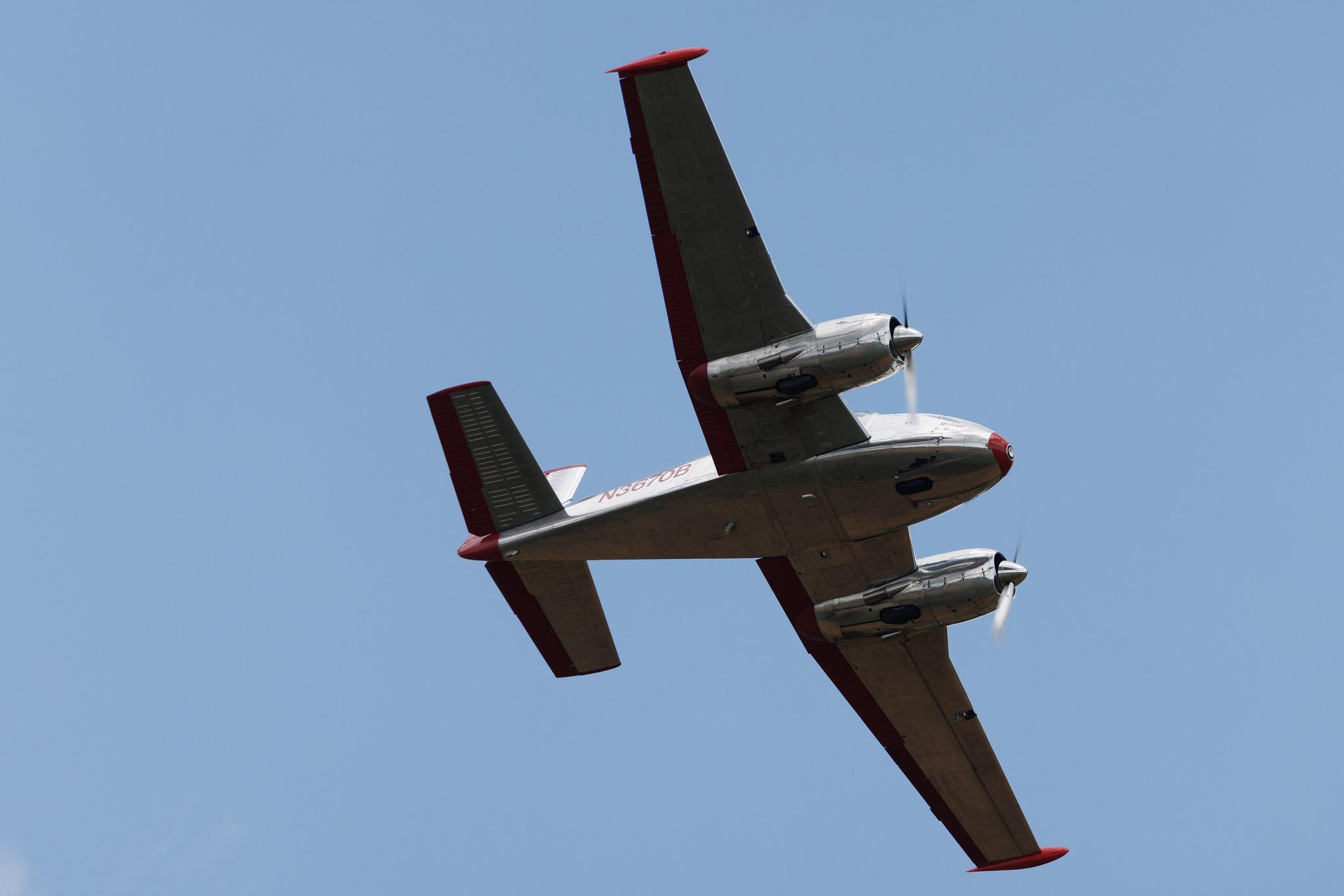 Flugplatz Bienenfarm: Private Owner | Beechcraft B50 Twin Bonanza | N3670B | MSN CH-63