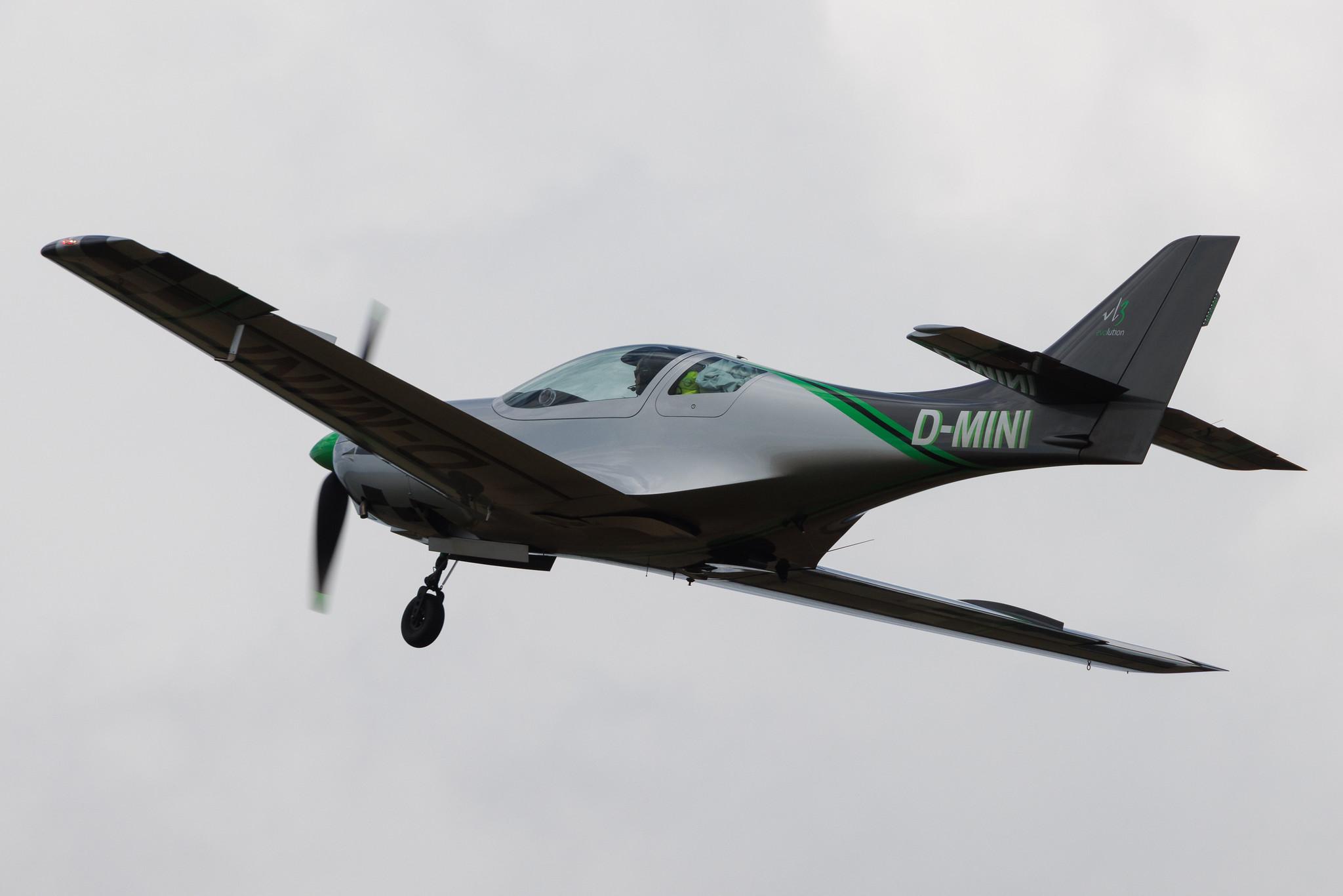 Flugplatz Bienenfarm: Private Owner | Beechcraft B50 Twin Bonanza | N3670B | MSN CH-63