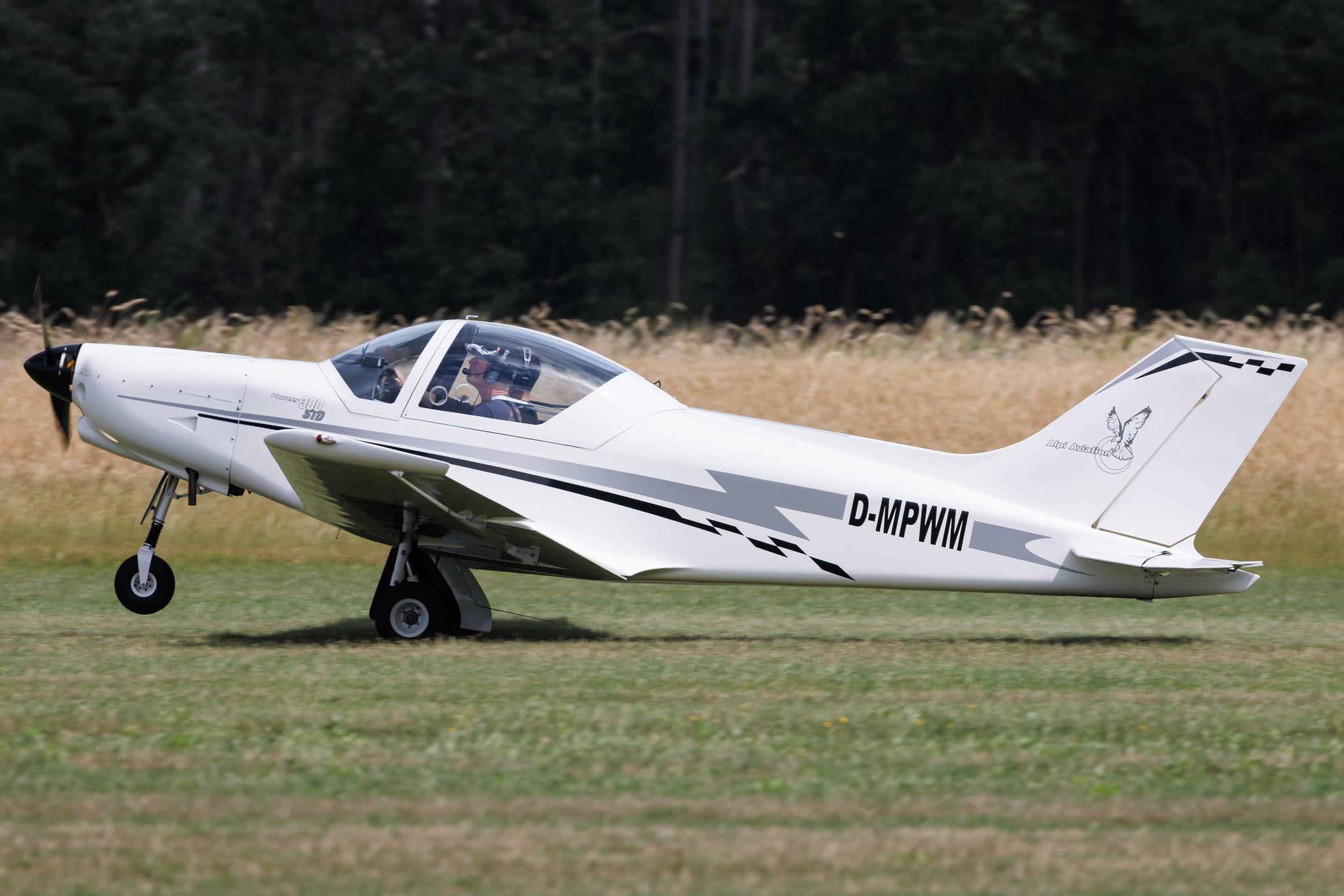 Flugplatz Bienenfarm: Private owner | Alpi Aviation Pioneer 300 PNR3 | D-MPWM | MSN n/a