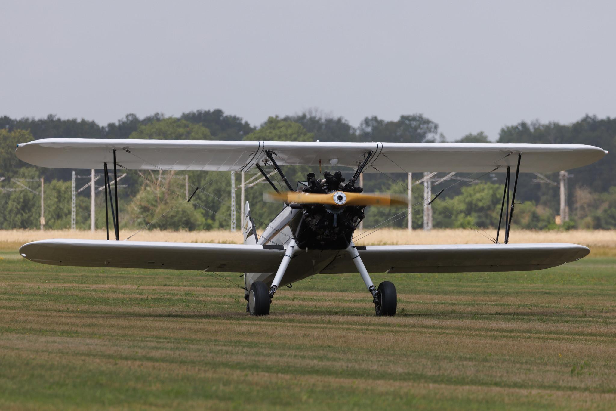 Flugplatz Bienenfarm: Private owner | Boeing-Stearman E75 Kaydet ST75 | N9054H | MSN 758778