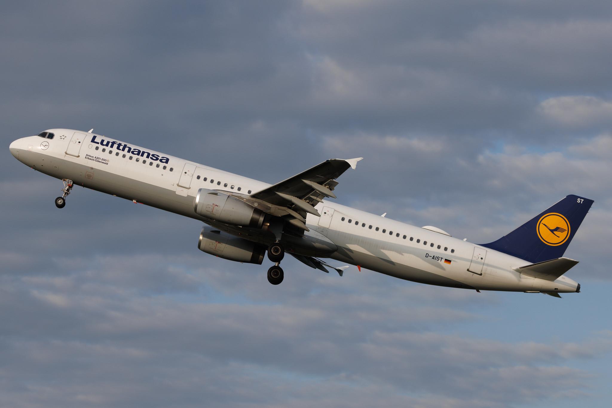 Hamburg Airport: Lufthansa (LH / DLH) | Airbus A321-231 A321 | D-AIST | MSN 4005