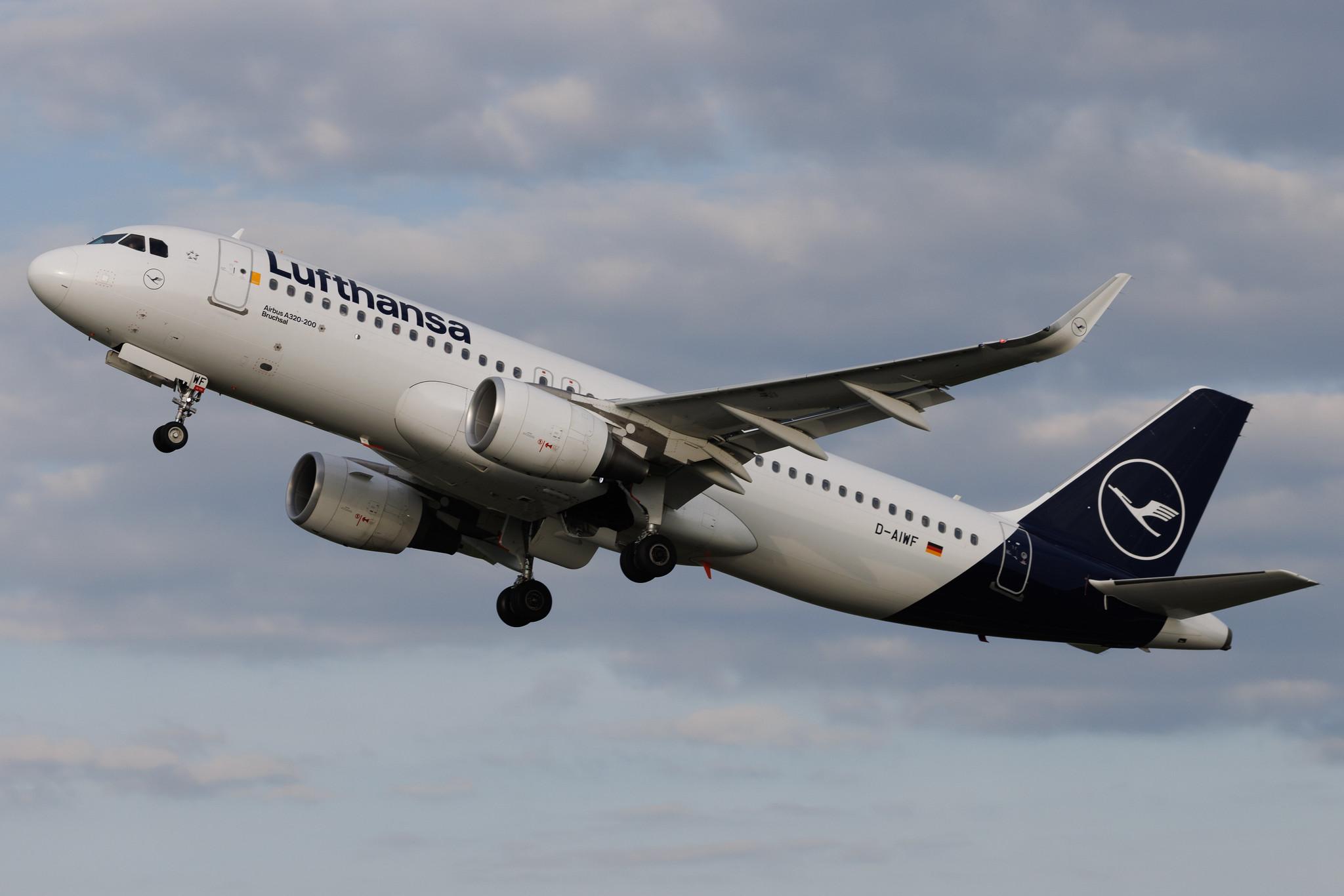 Hamburg Airport: Lufthansa (LH / DLH) | Airbus A320-214 A320 | D-AIWF | MSN 8853