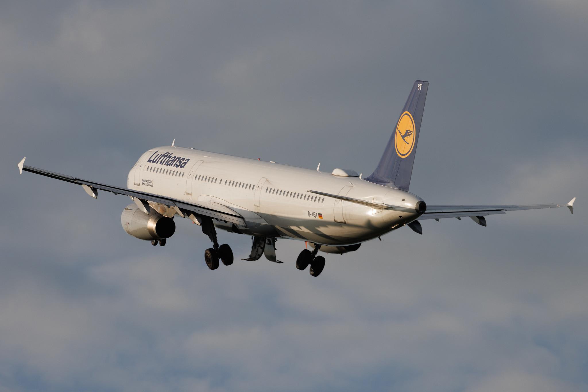 Hamburg Airport: Lufthansa (LH / DLH) | Airbus A321-231 A321 | D-AIST | MSN 4005