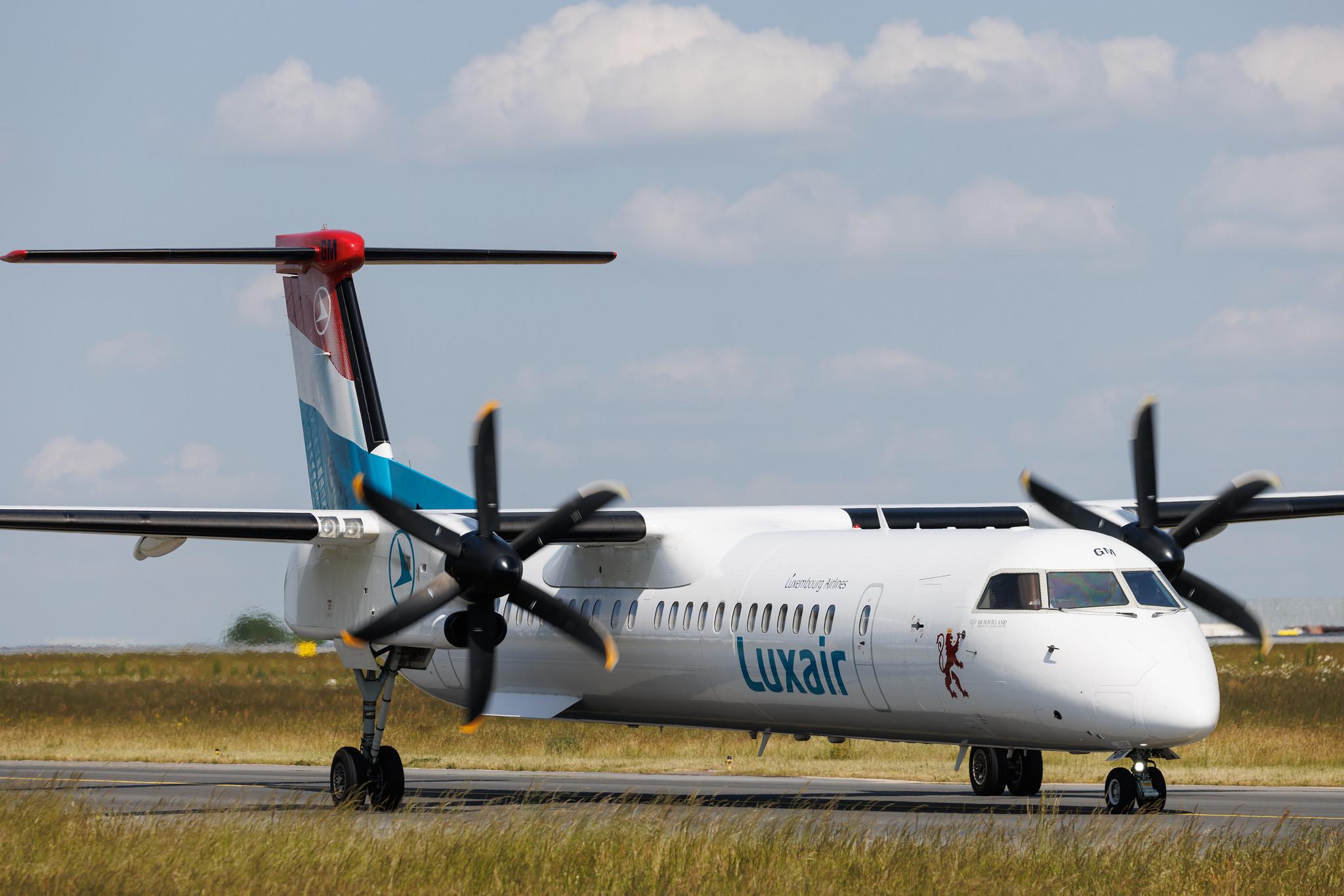 Luxembourg Findel Airport: Luxair (LG / LGL) | De Havilland Canada Dash 8-400 DH8D | LX-LGM | MSN 4425