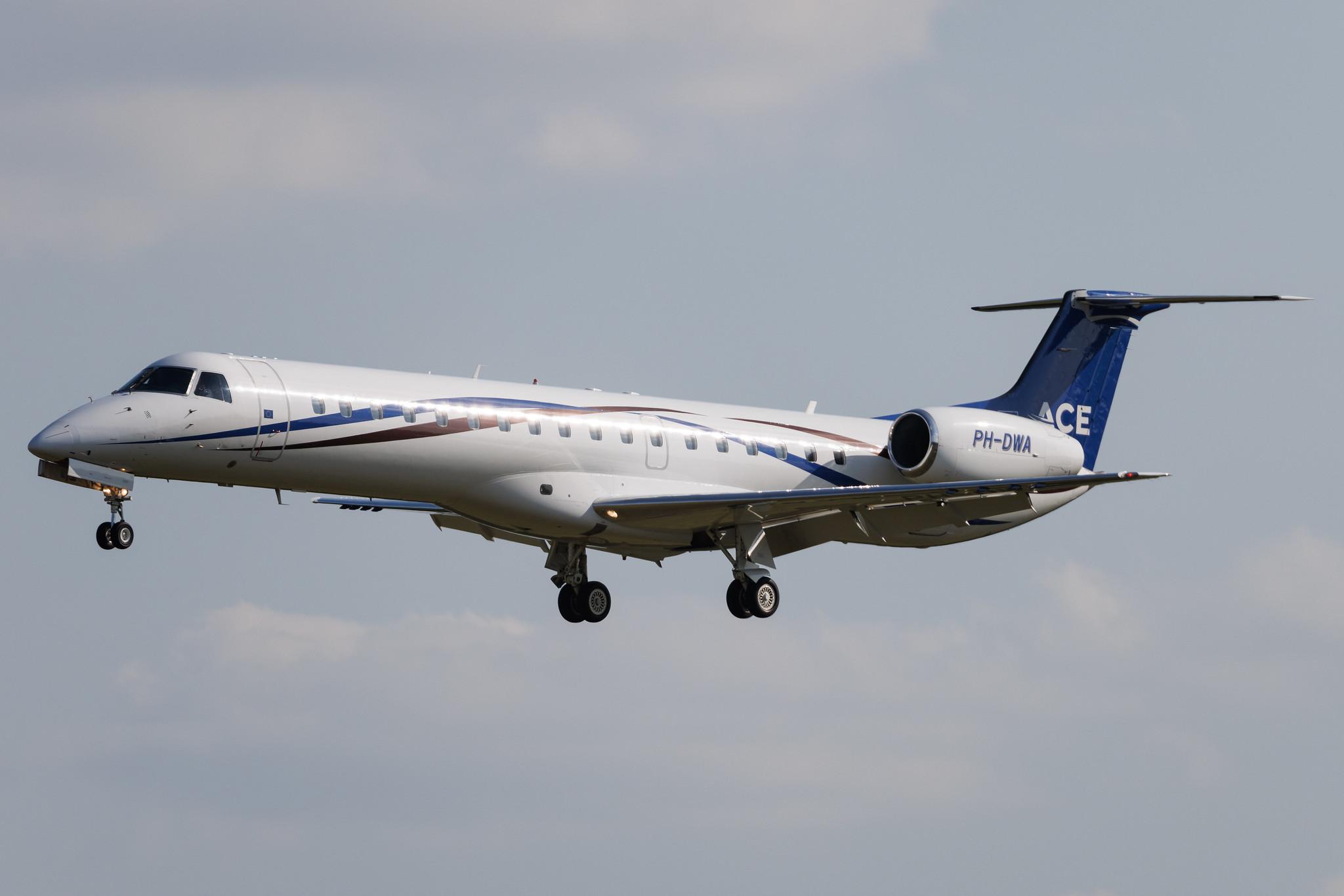 Luxembourg Findel Airport: JetNetherlands | Embraer ERJ-145LR E145 | PH-DWA | MSN 14501000