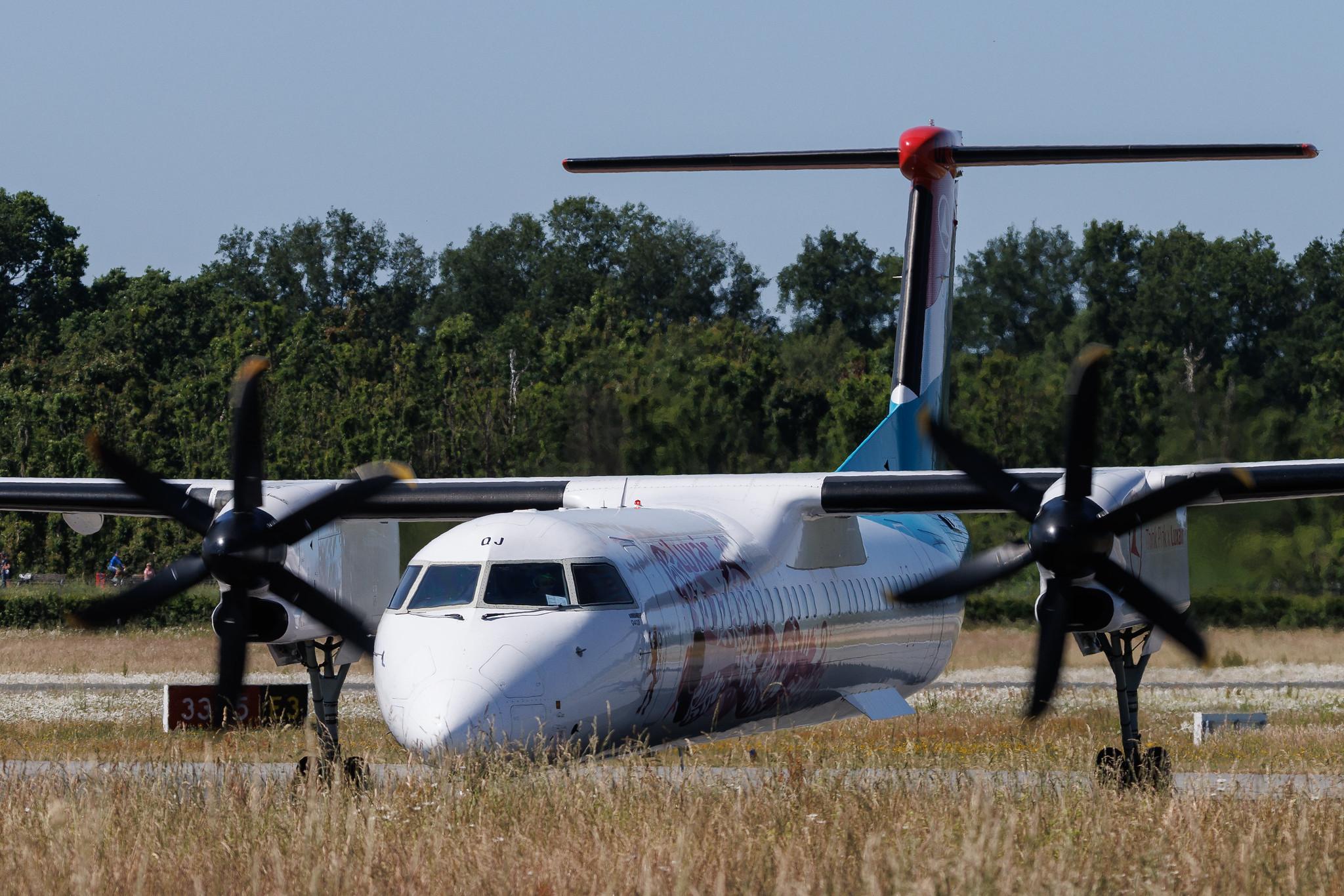 Hamburg Airport: Luxair (LG / LGL) | De Havilland Canada Dash 8-400 DH8D | LX-LQJ | MSN 4562