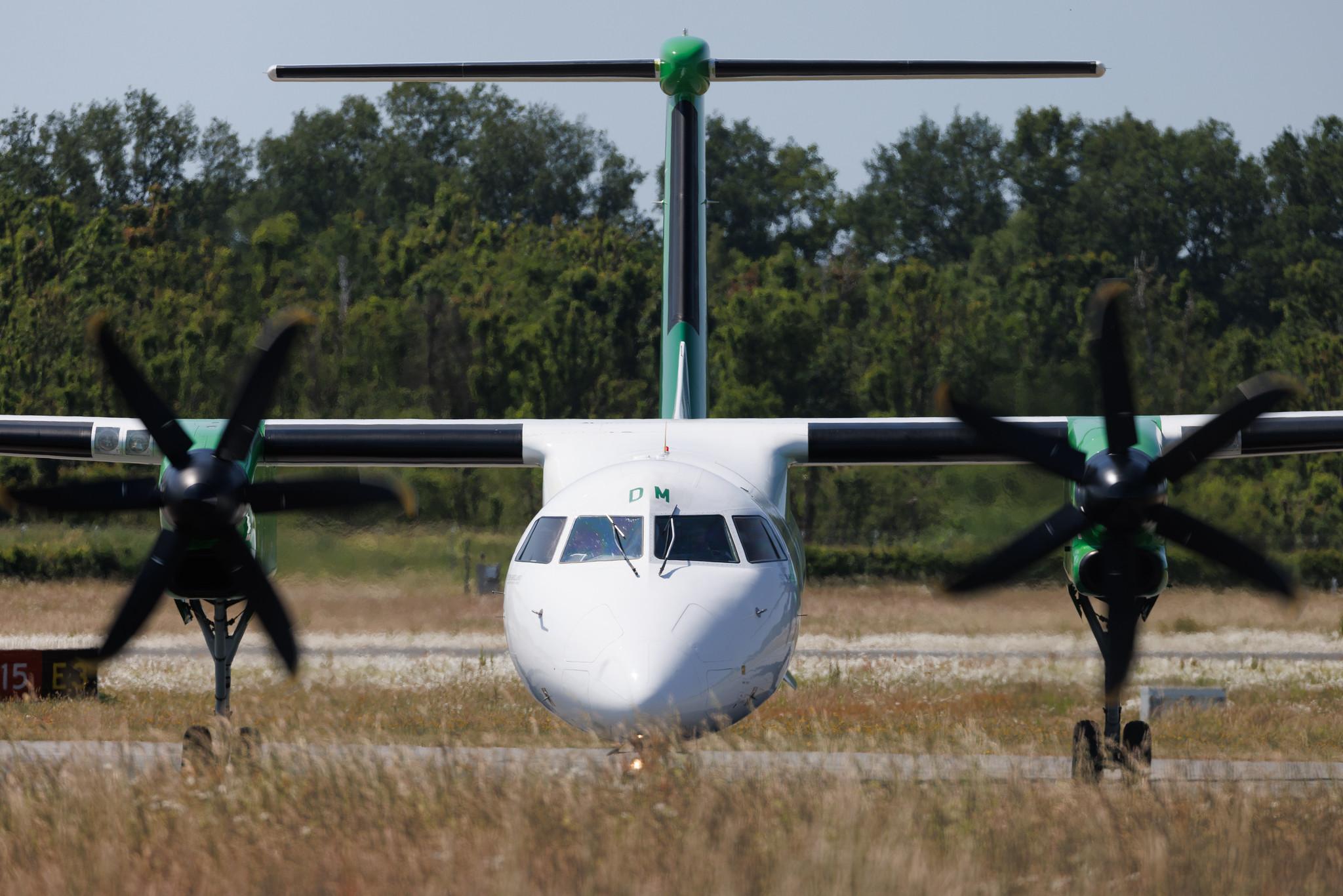 Hamburg Airport: Wideroe (WF / WIF) | De Havilland Canada Dash 8-400 DH8D | LN-WDM | MSN 4296